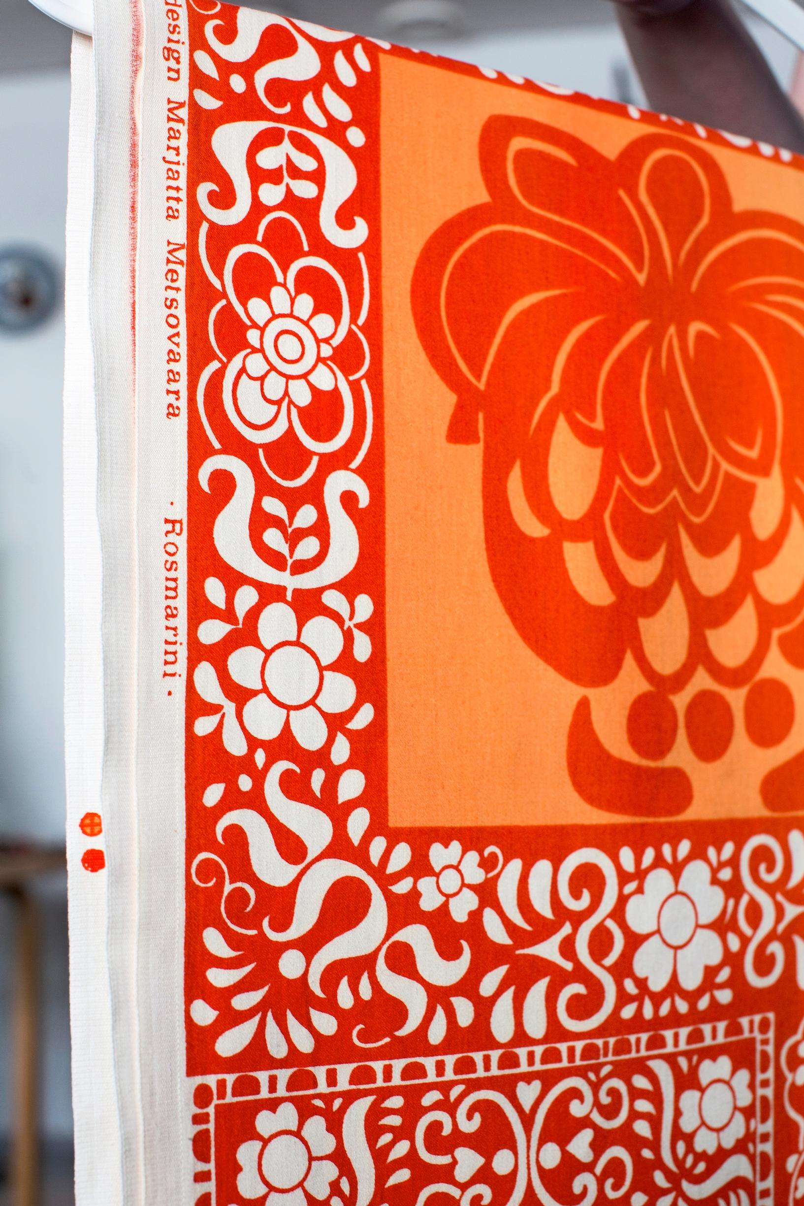 Marjatta Metsovaaran Primavera-kuosinen kangas.