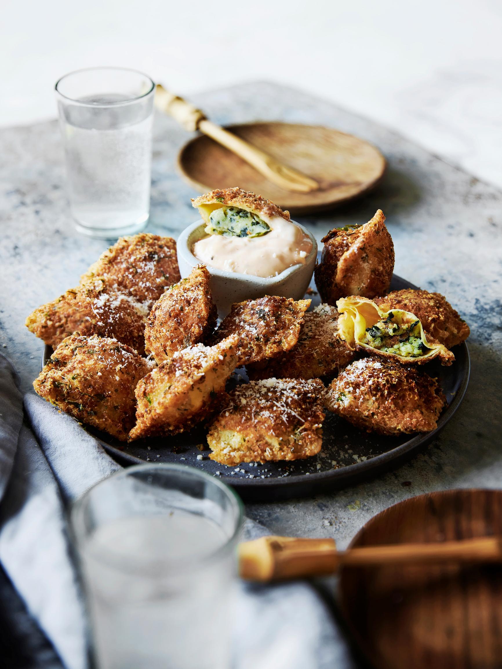 Rapeat raviolit – kaupan valmiit tuorepastanyytit tuplaleivitetään koukuttavan hyviksi