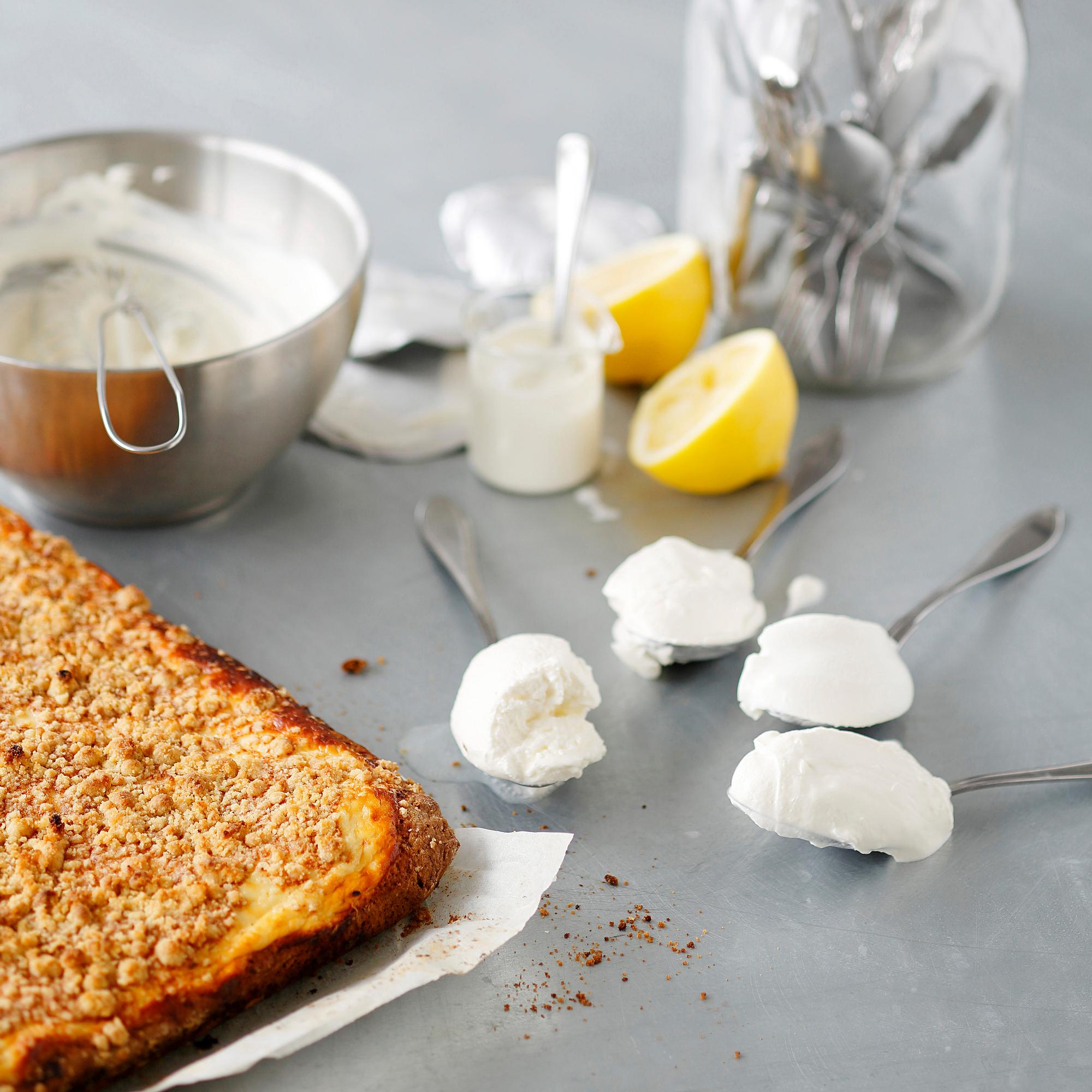 Mitä eroa on smetanalla, jogurtilla ja rahkalla? Näin valitset sopivat hapanmaitotuotteet ruoanlaittoon ja leivontaan