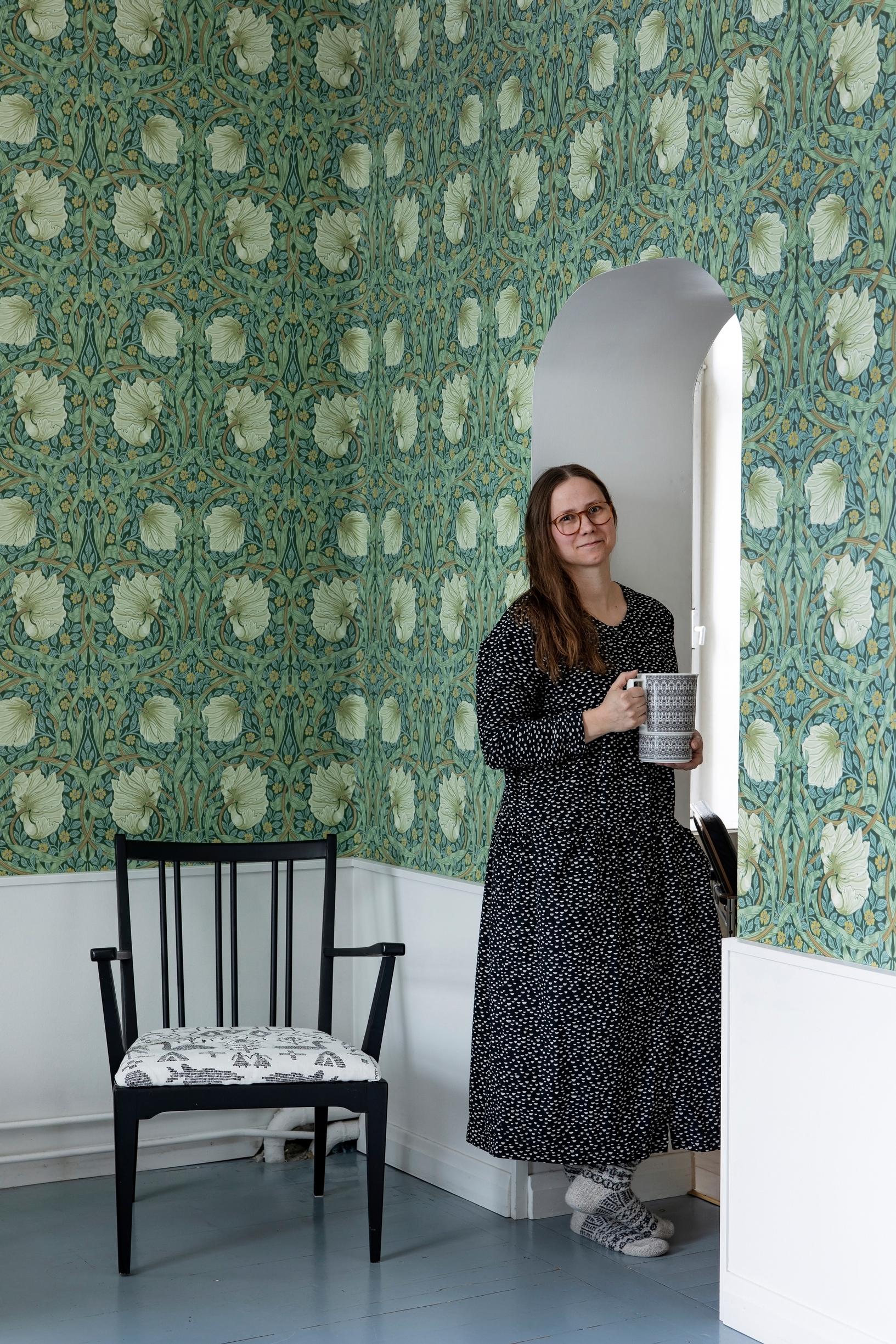 Tuija Juustola oviaukossa