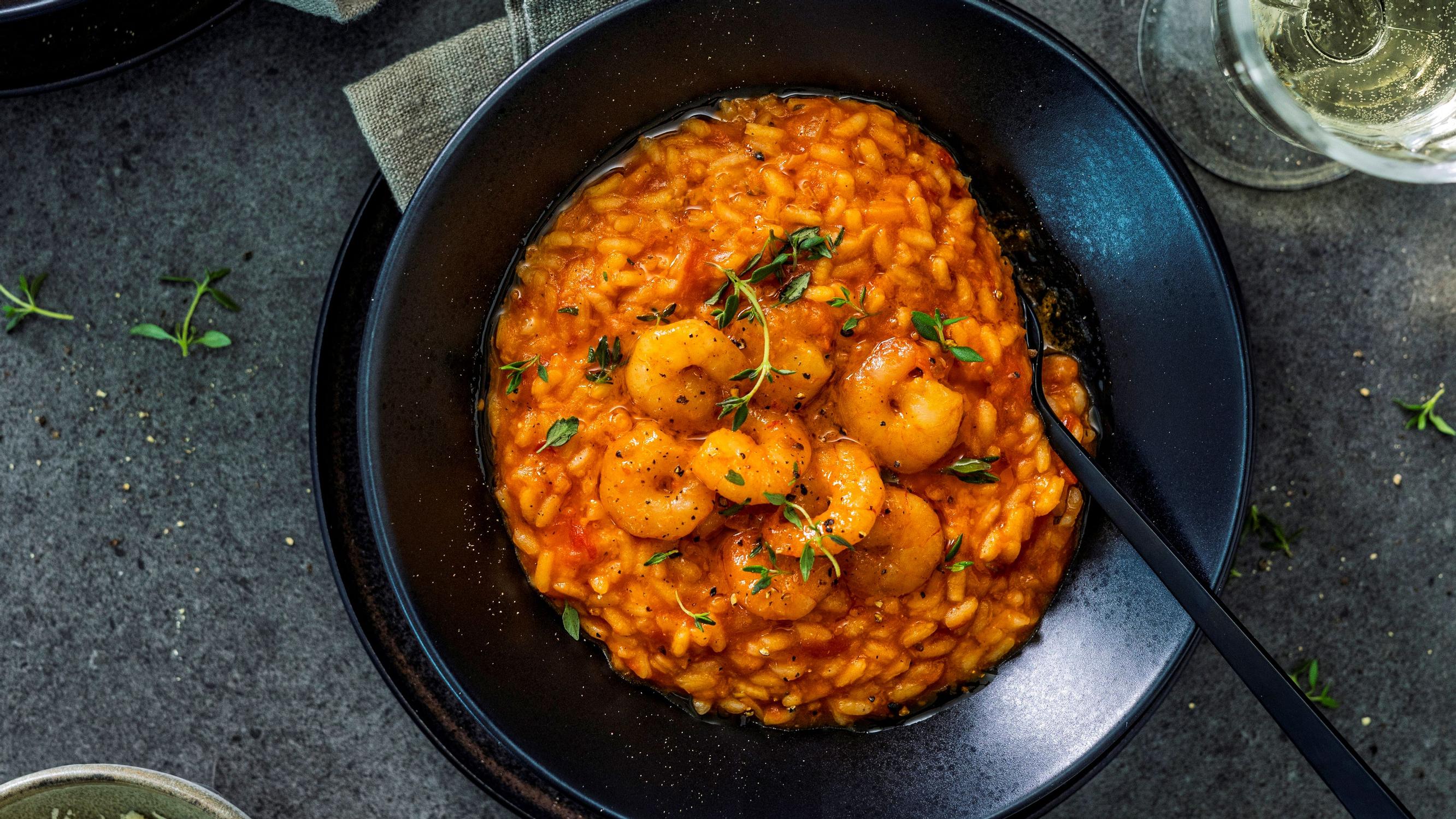 Katkarapu-tomaattirisotto − harissakatkaravut antavat ruokaan sopivasti potkua!