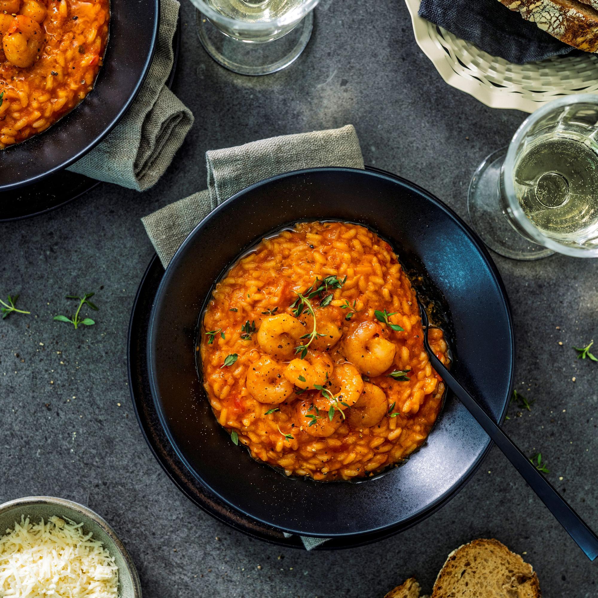 Katkarapu-tomaattirisotto − harissakatkaravut antavat ruokaan sopivasti potkua!