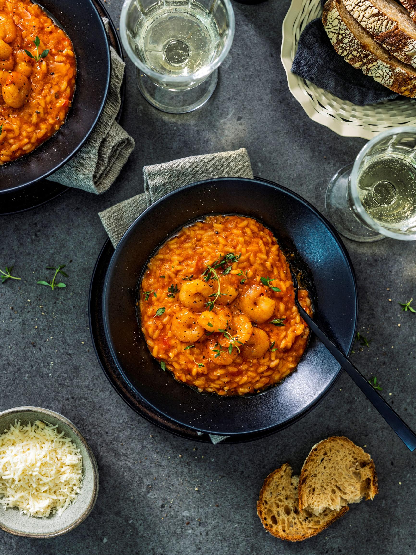 Katkarapu-tomaattirisotto − harissakatkaravut antavat ruokaan sopivasti potkua!