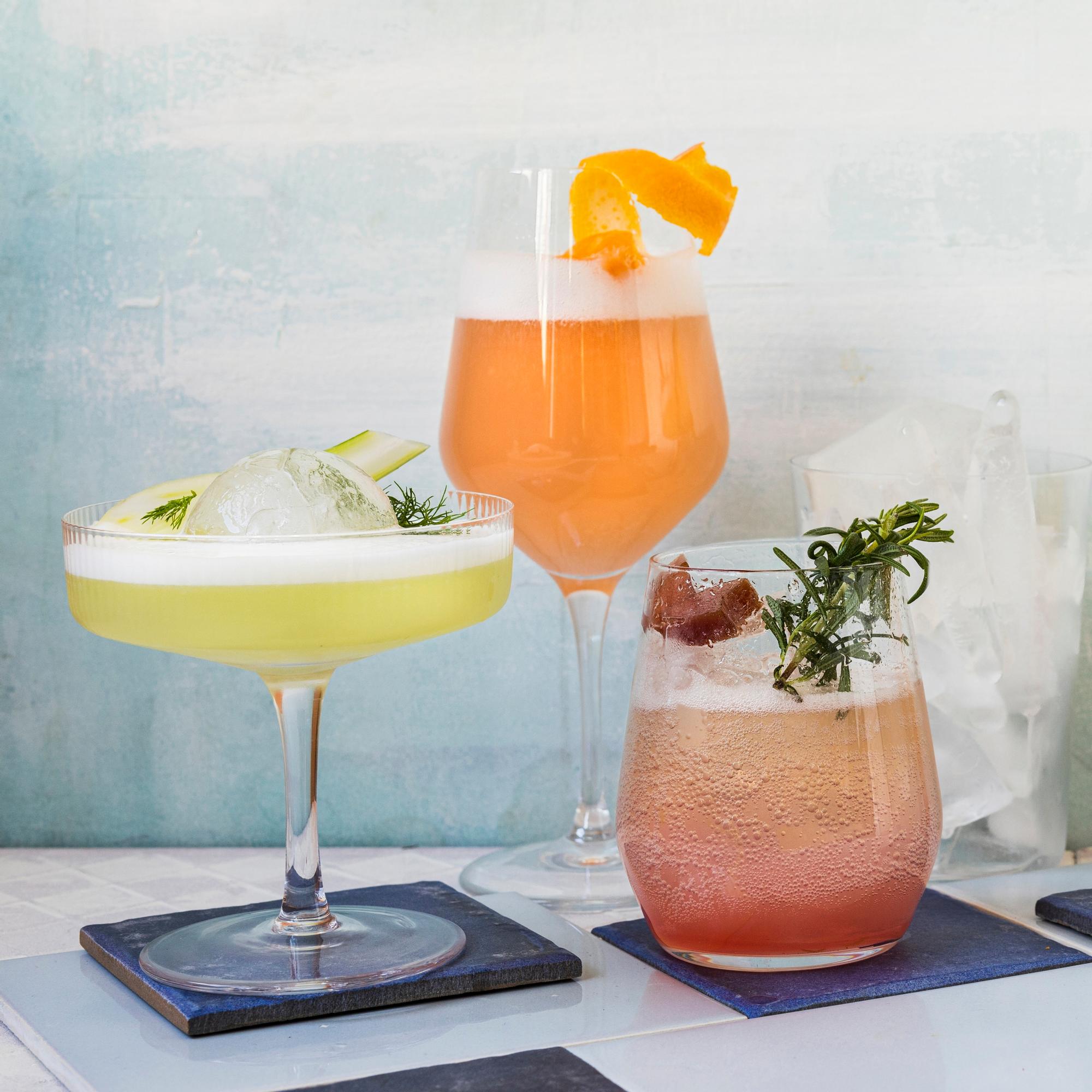 4 × keväinen drinkki – kolmen aineksen kuohuva juhlamalja ja muut sesongin raikkaimmat juomat!