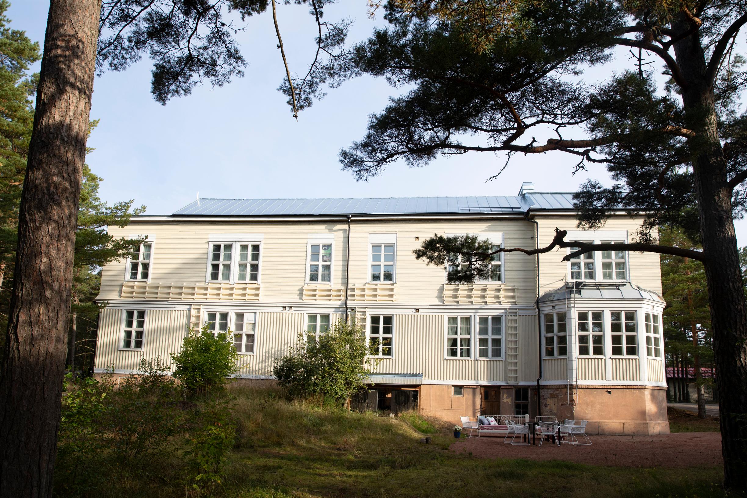 Villa Ljungbo on aikansa helmi – mittavan remontin myötä historiallinen rakennus sai myös uuden lämmittävän sydämen 