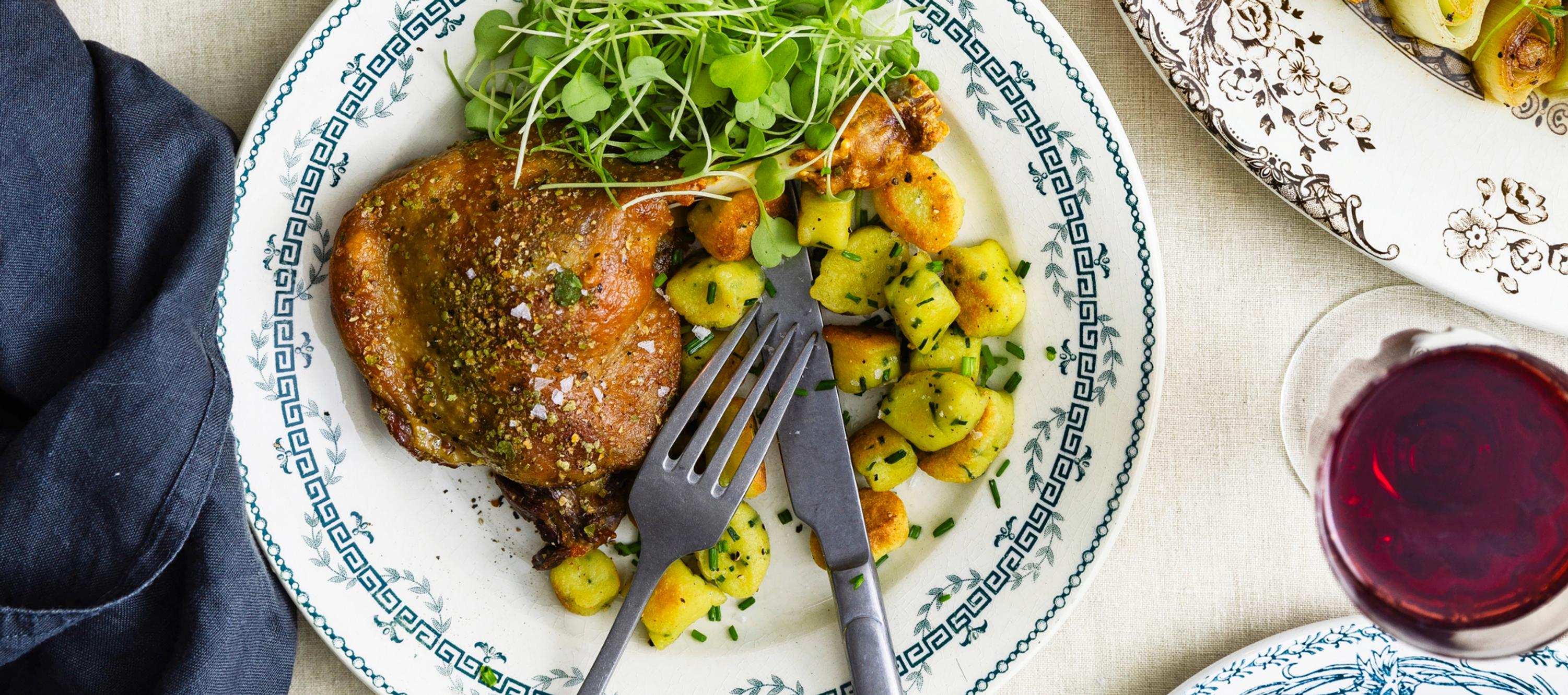 Pariisilaiset gnocchit – itse tehdyissä tuulihattupalleroissa maistuu parmesaani ja dijonsinappi