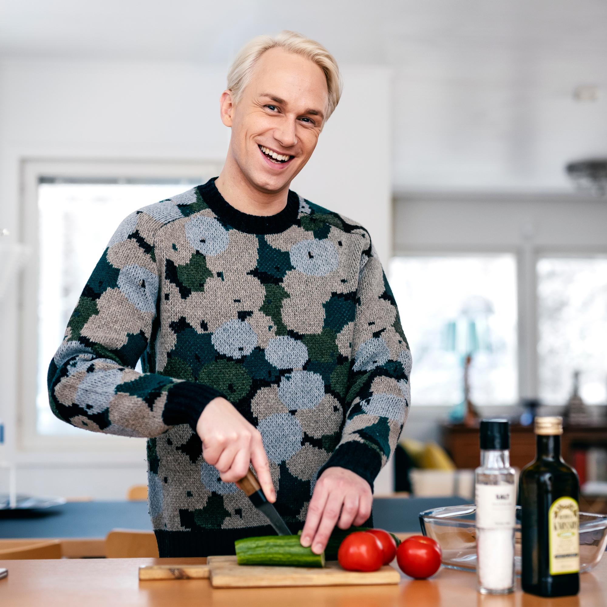 Ruokasali luonnon keskellä vai puinen kiitorata? Jättiterassi on talomme hienous ja hankaluus