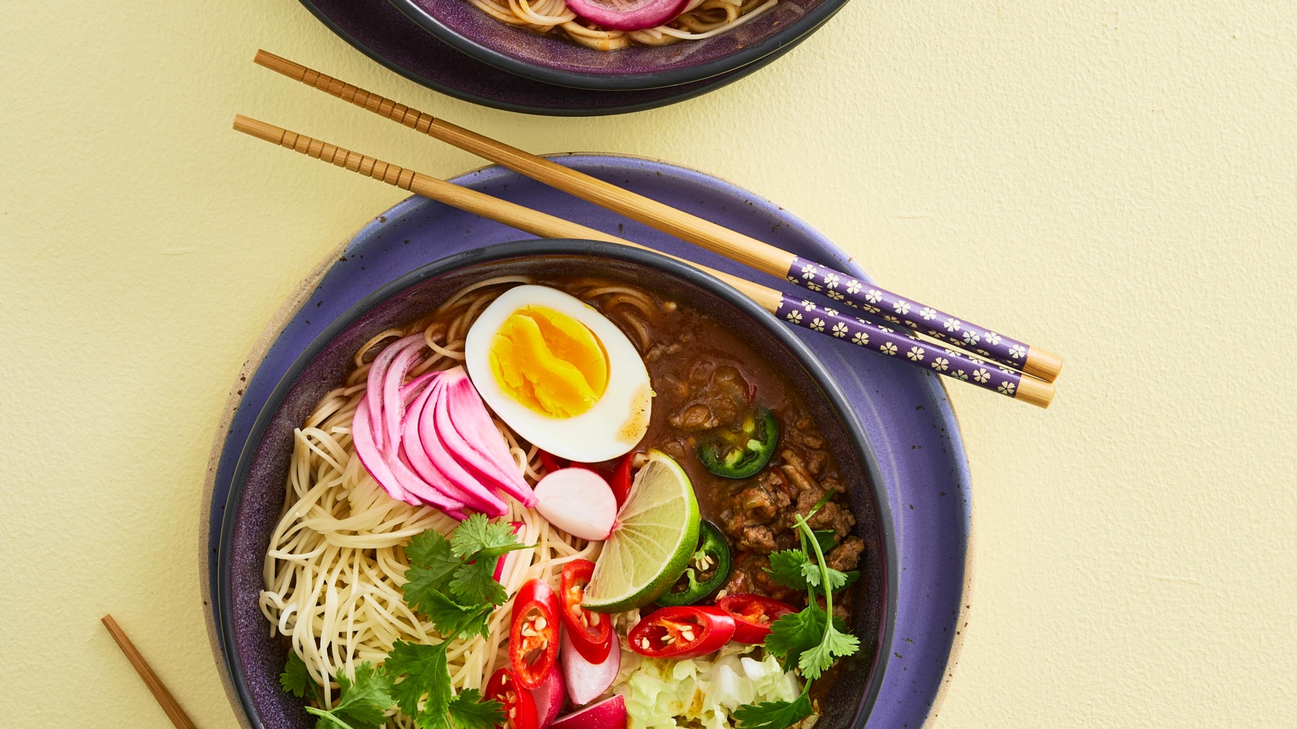Nopea birria-ramen yhdistää meksikolaiset ja japanilaiset maut kutkuttavasti samaan soppakulhoon!