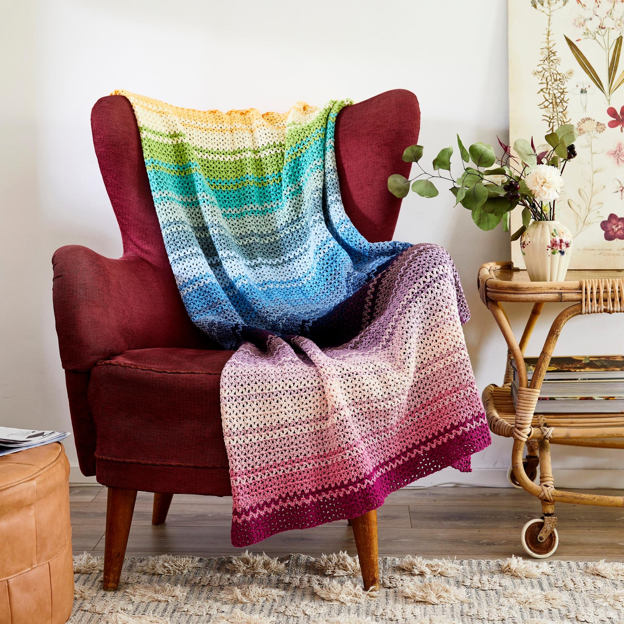 Riemukas räsymattoviltti valmistuu virkkaamalla – helpolla ohjeella onnistut!