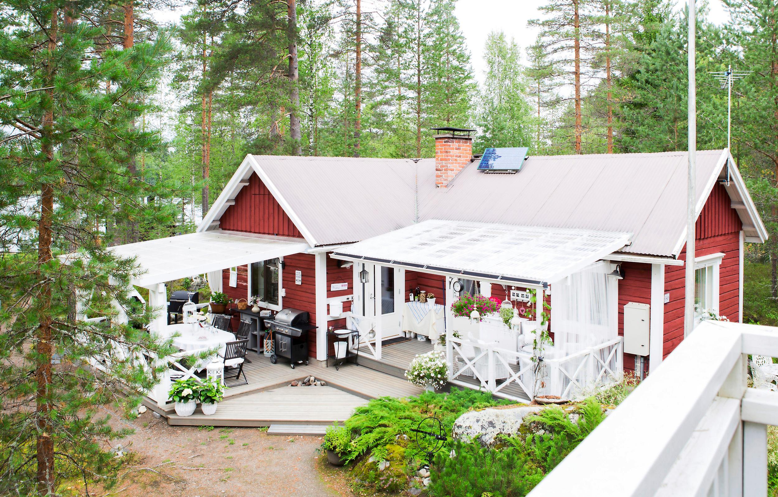 Järvenrantaparatiisi ja oma kantarellipelto! Koko perhe kokoontuu Sarin ja Juhan mökille nautiskelemaan luonnonrauhasta ja hyvästä ruoasta