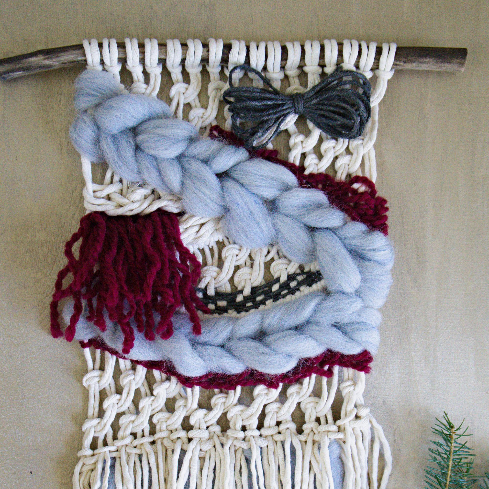 Makrakudonta valloittaa! Tee tekstuureilla leikittelevä seinätekstiili yhdistellen solmuja ja pujottelua