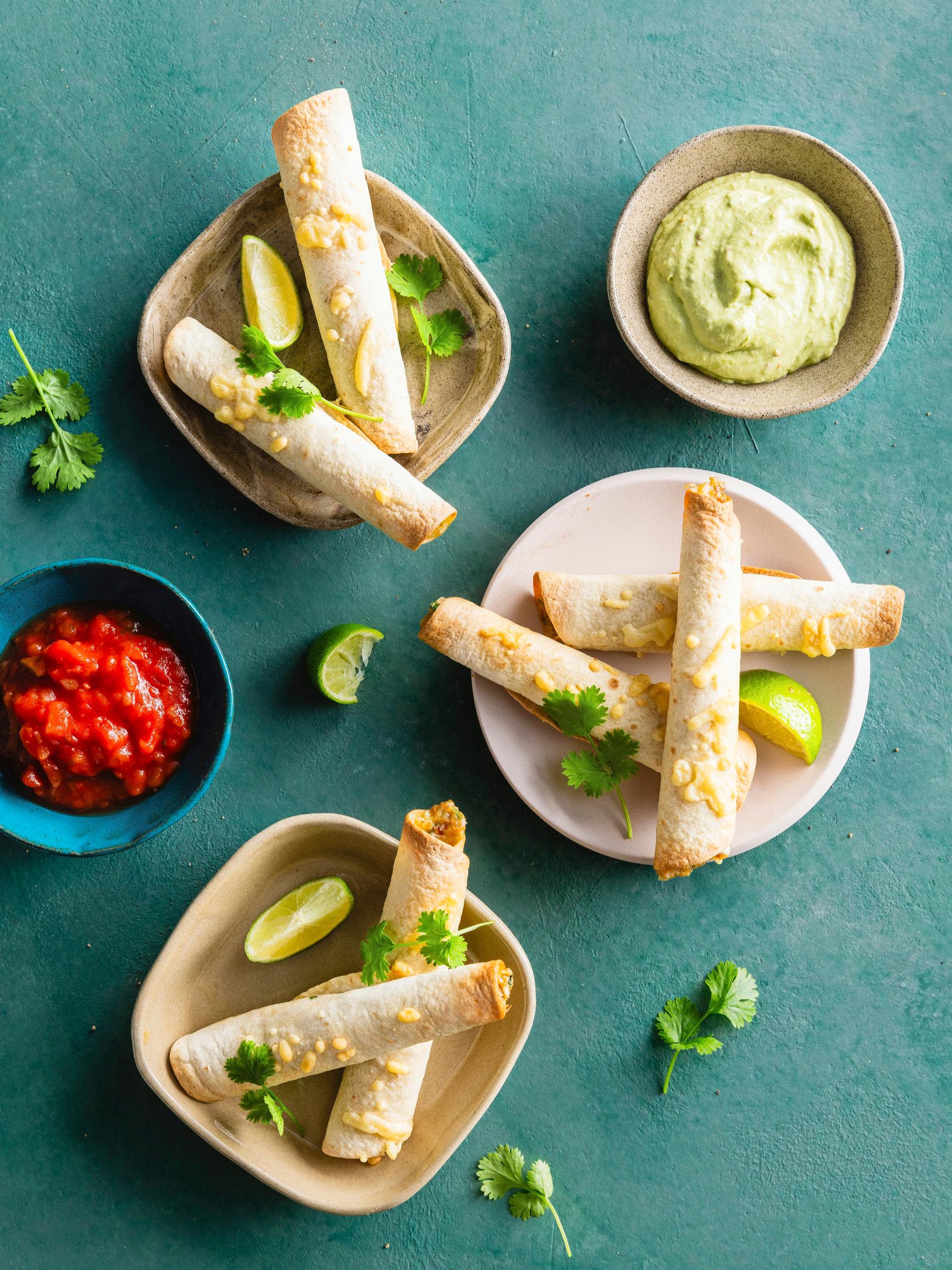 ¡Exquisito taquitos! Pyöräytä tortillaletut tötterölle ja täytä ne pizzakalalla & aasialaisilla maulla