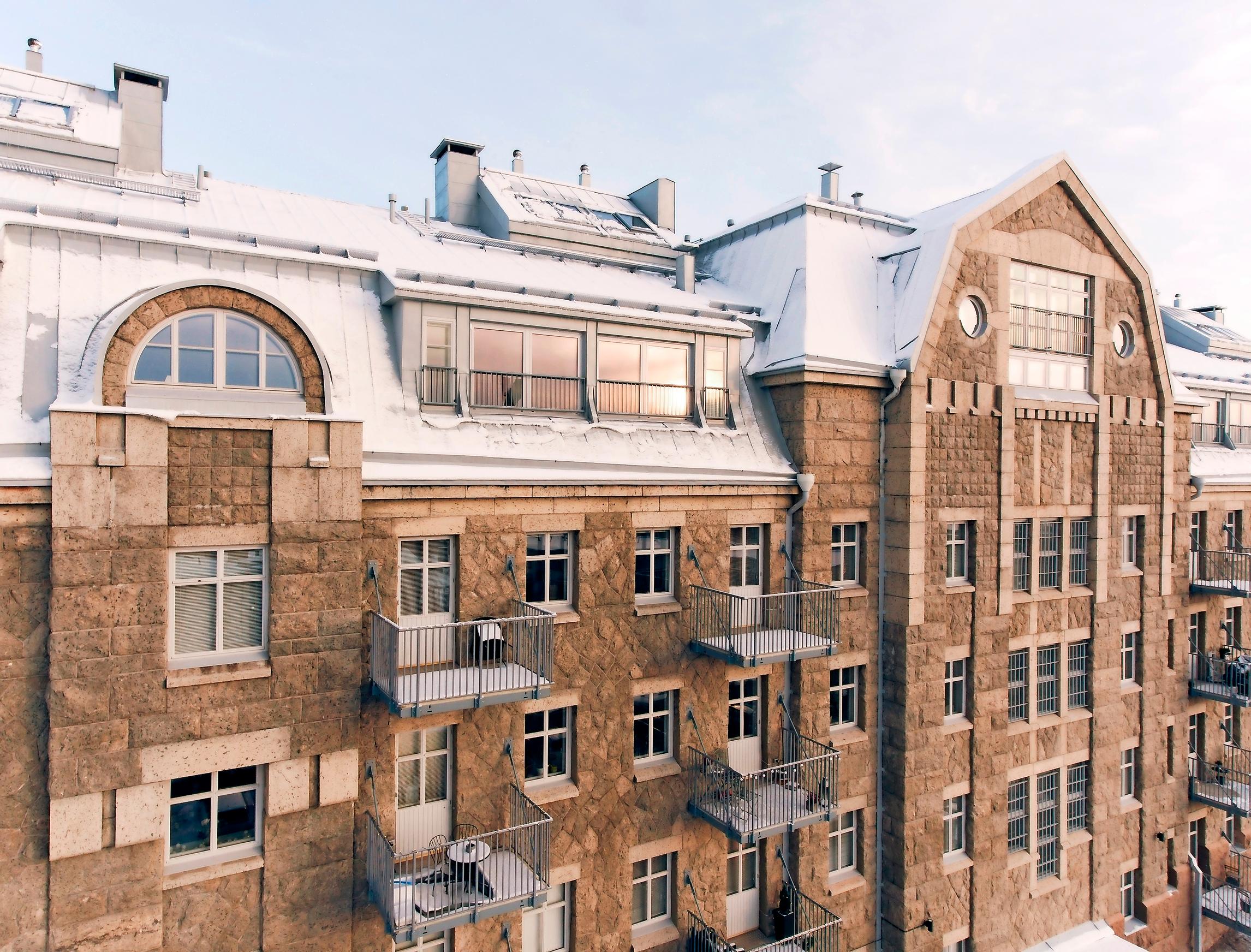 Muuttaisitko vankilaan? Kakolassa istuivat aiemmin maan vaarallisimmat vangit, nyt siellä eletään tavallista perhearkea