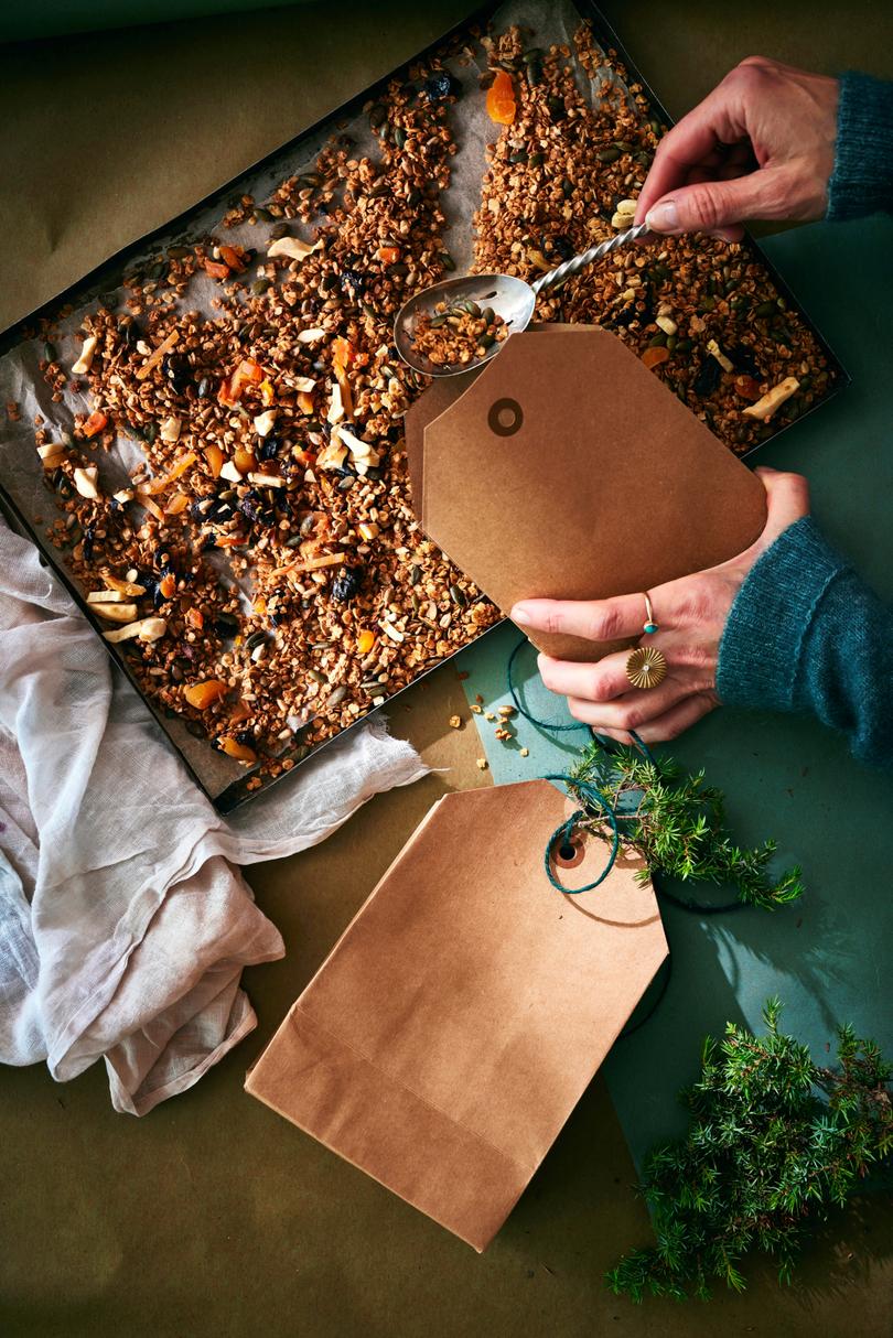 Sekahedelmägranola katso ohje Meillä kotona