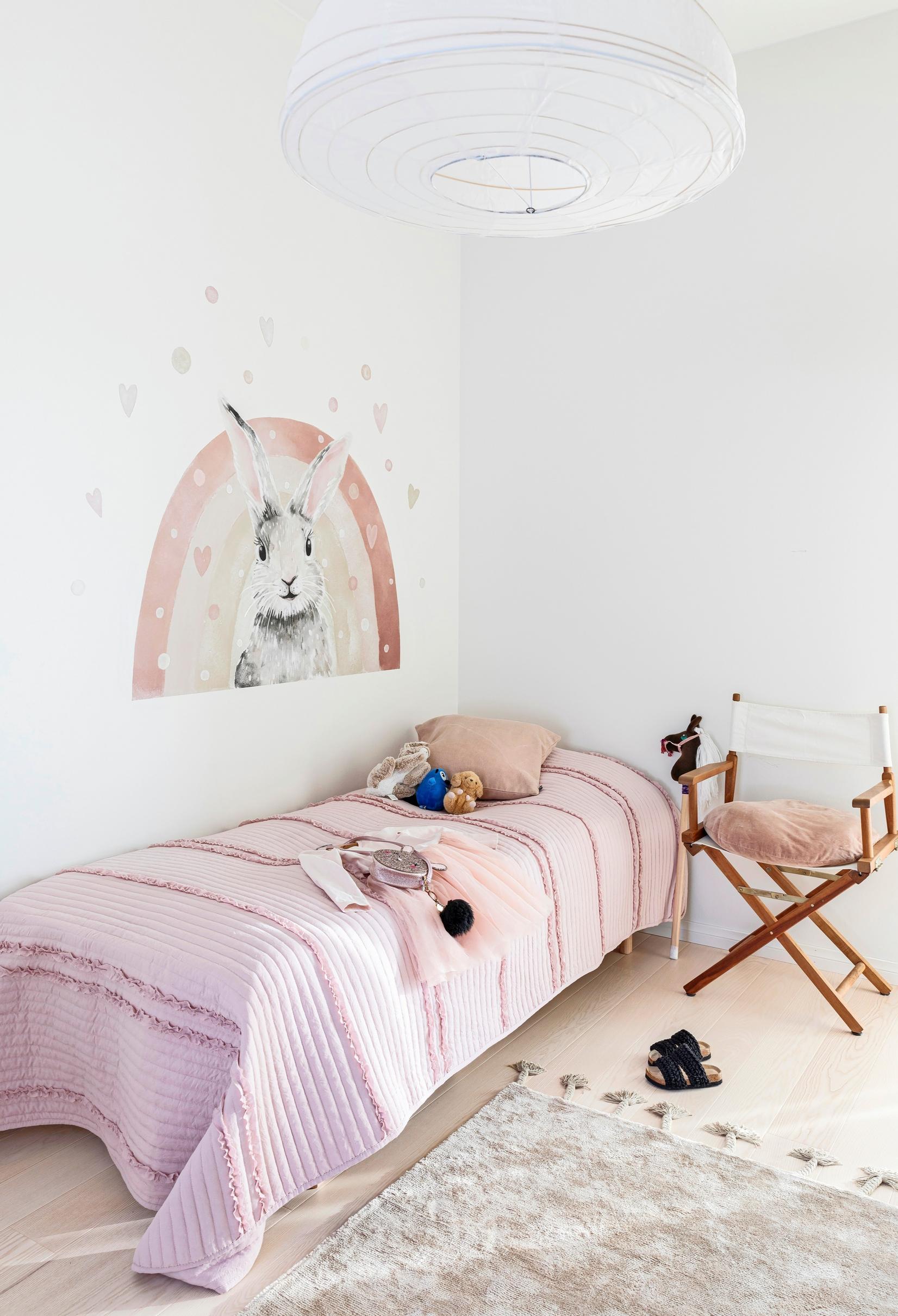 Livia-tyttären vaaleanpunainen huone