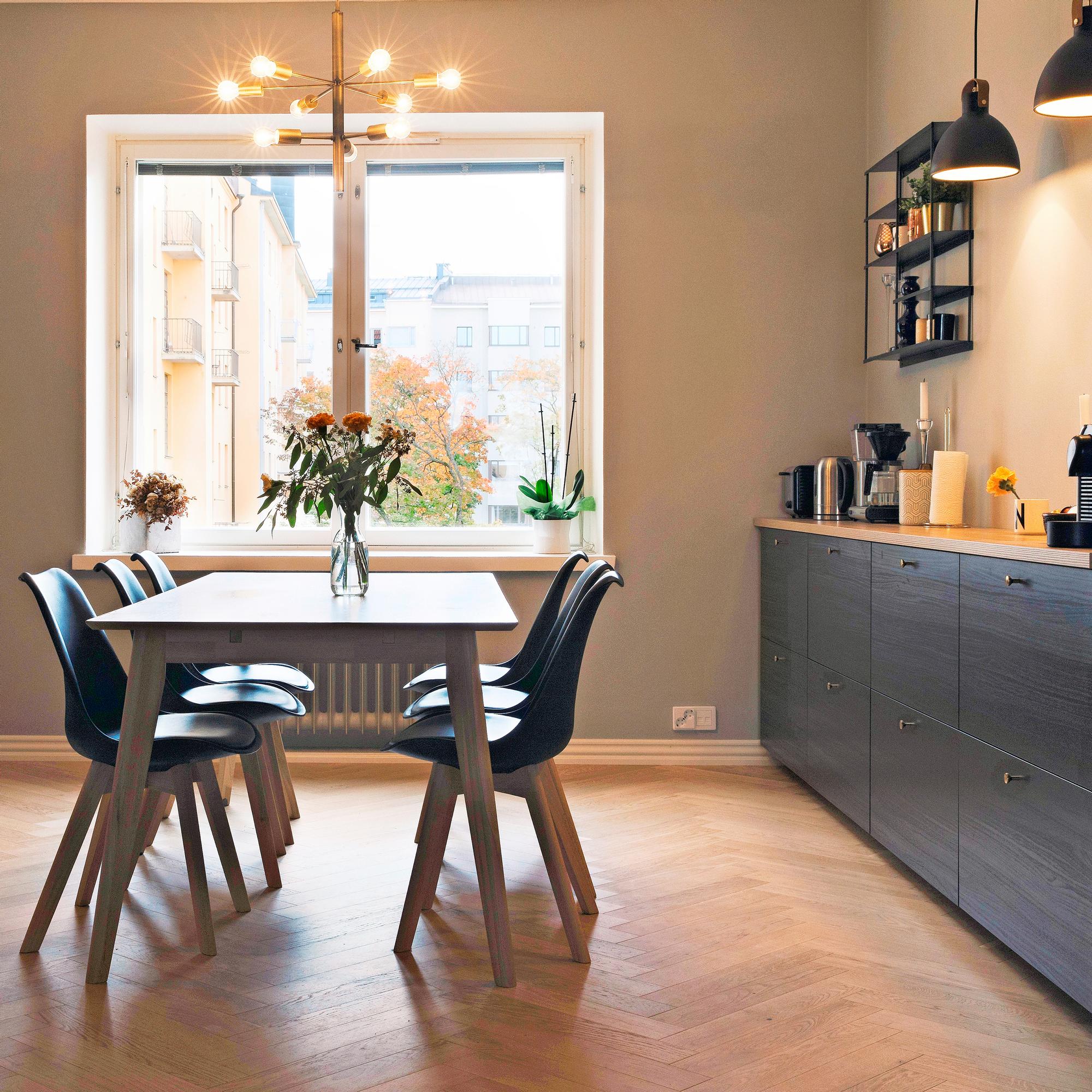 Keittiö muutti makuuhuoneeseen! Kerrostaloasunnon remontissa huonejärjestys vaihtui ja keittiö sai uuden, tyylikkään ilmeen