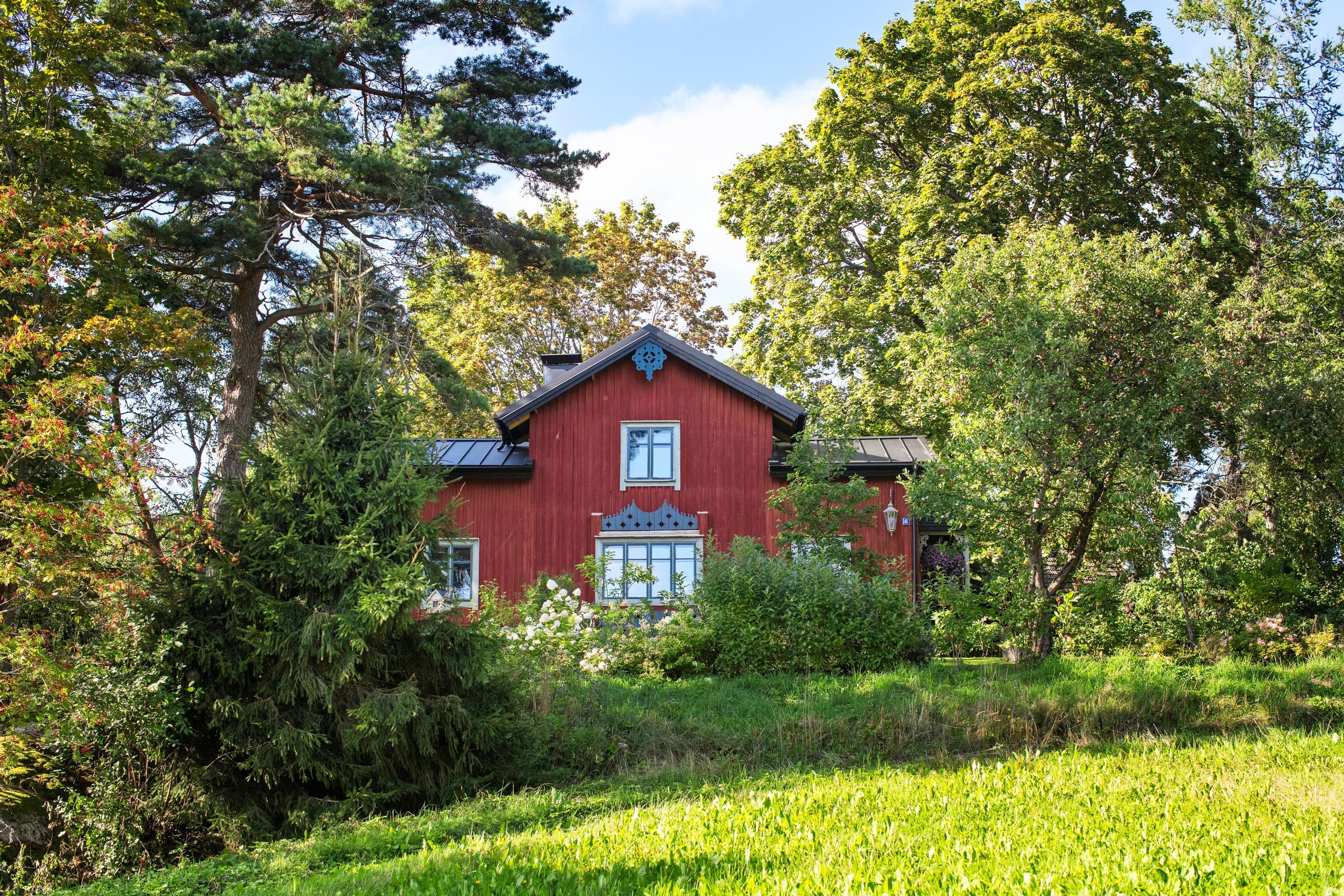 Punainen hirsitalo