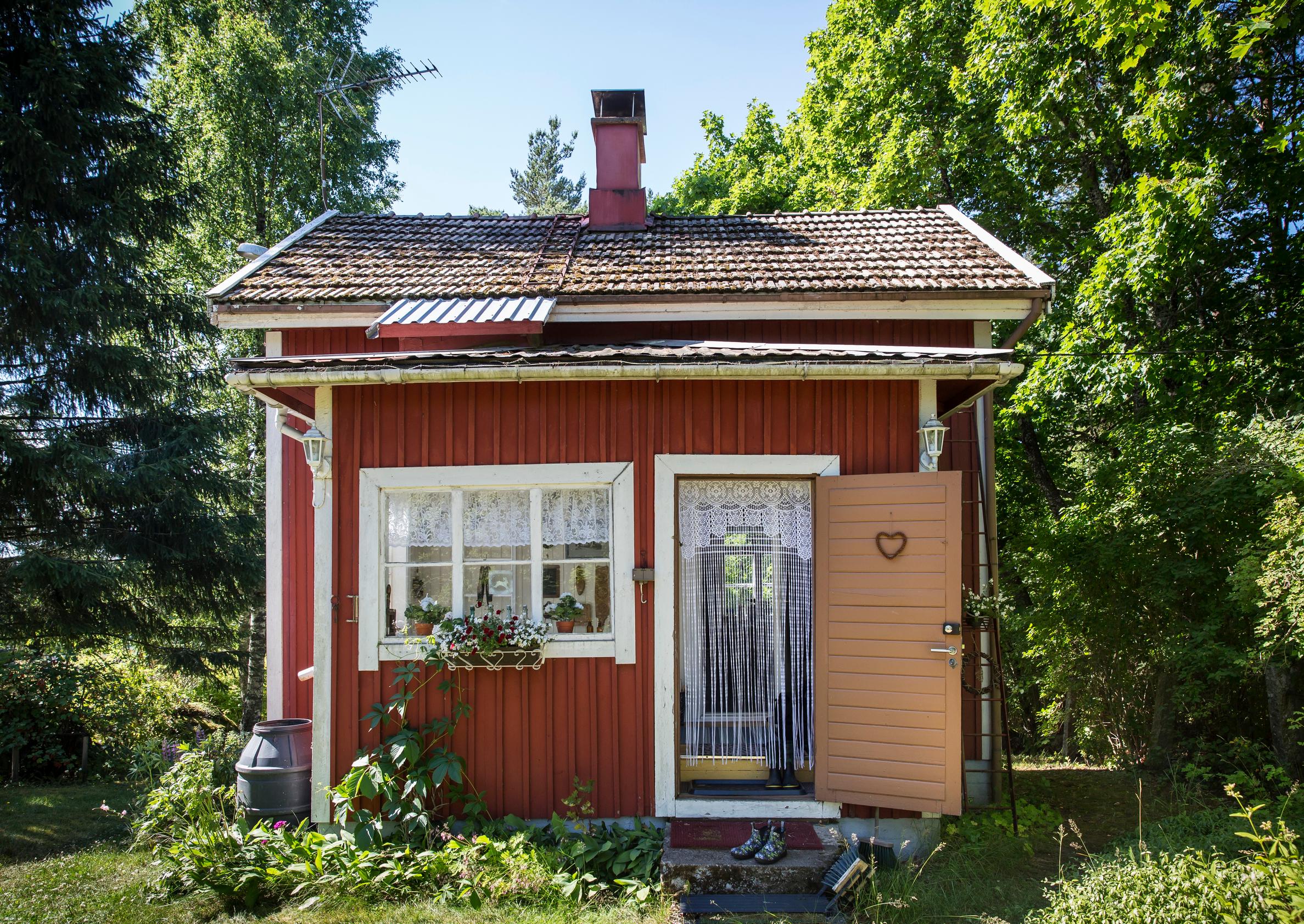 Pikkuruinen aikamatka! 20 neliön minimökki on pullollaan nostalgiaa