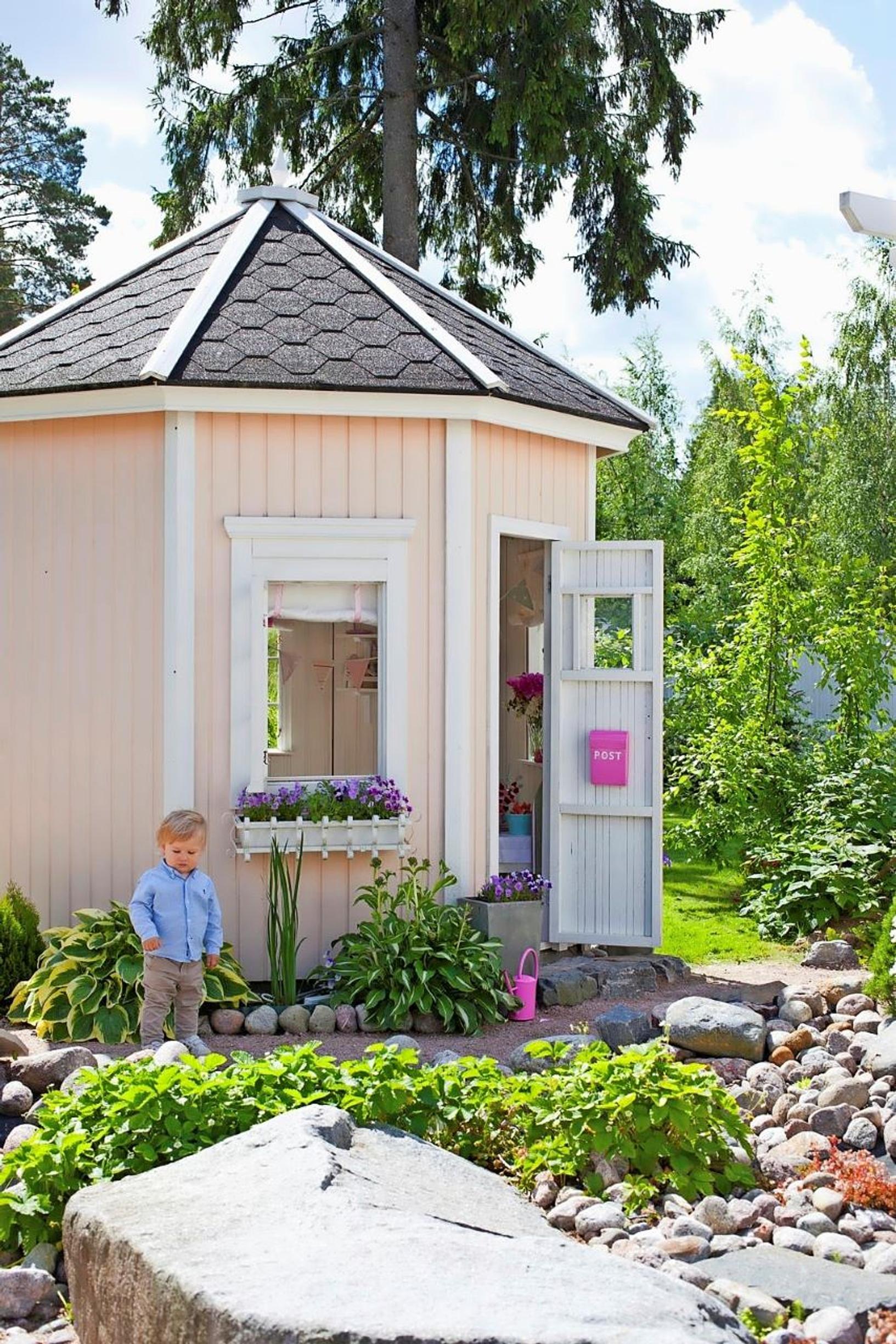 Vaaleanpunainen mutterileikkimökki