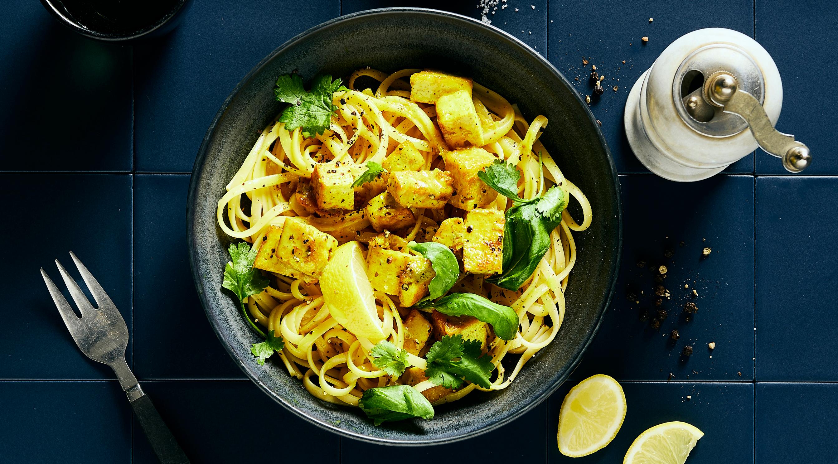 Tofu limonello – klassisen sitruunapastan kasvisversio on ihana yhdistelmä raikkautta ja mausteisuutta