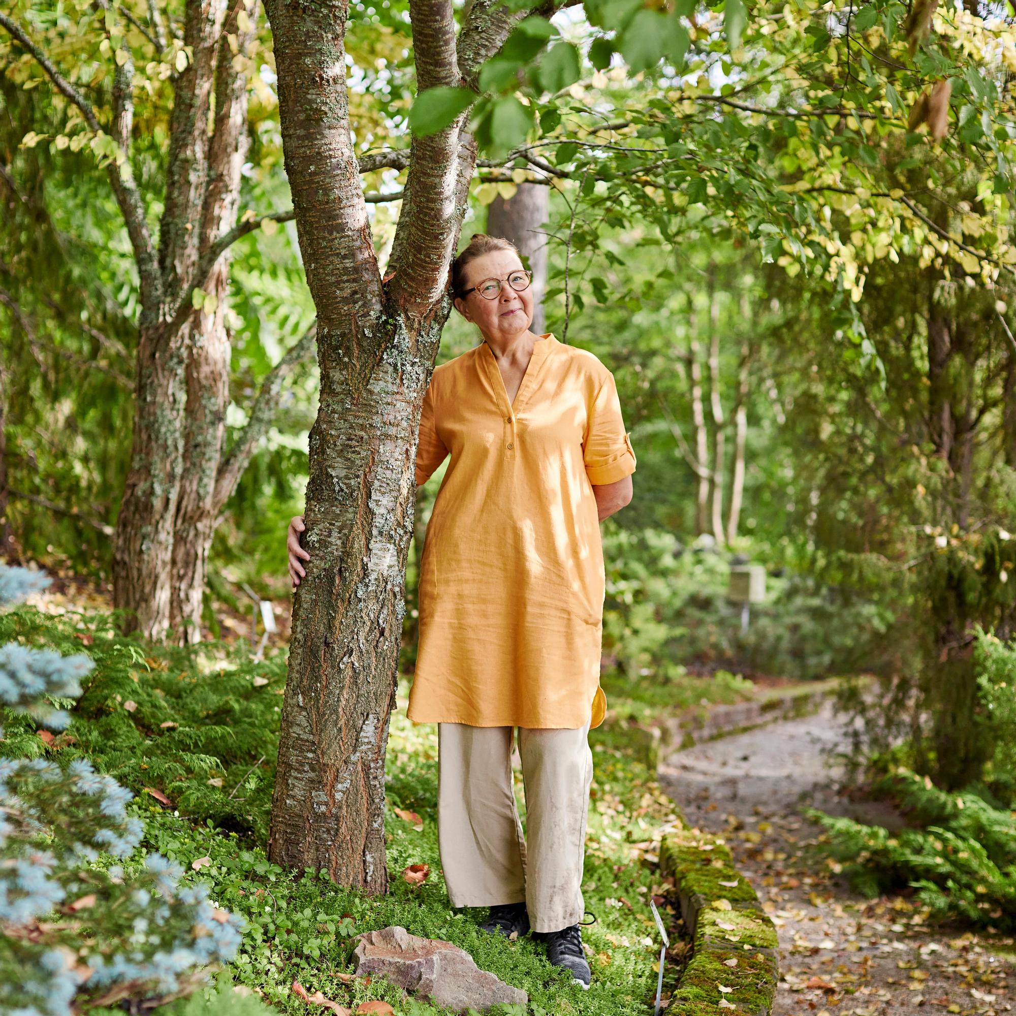 Jo vartti pihalla auttaa stressiin – ”Puutarhan elvyttävästä vaikutuksesta on runsaasti tutkimusnäyttöä"