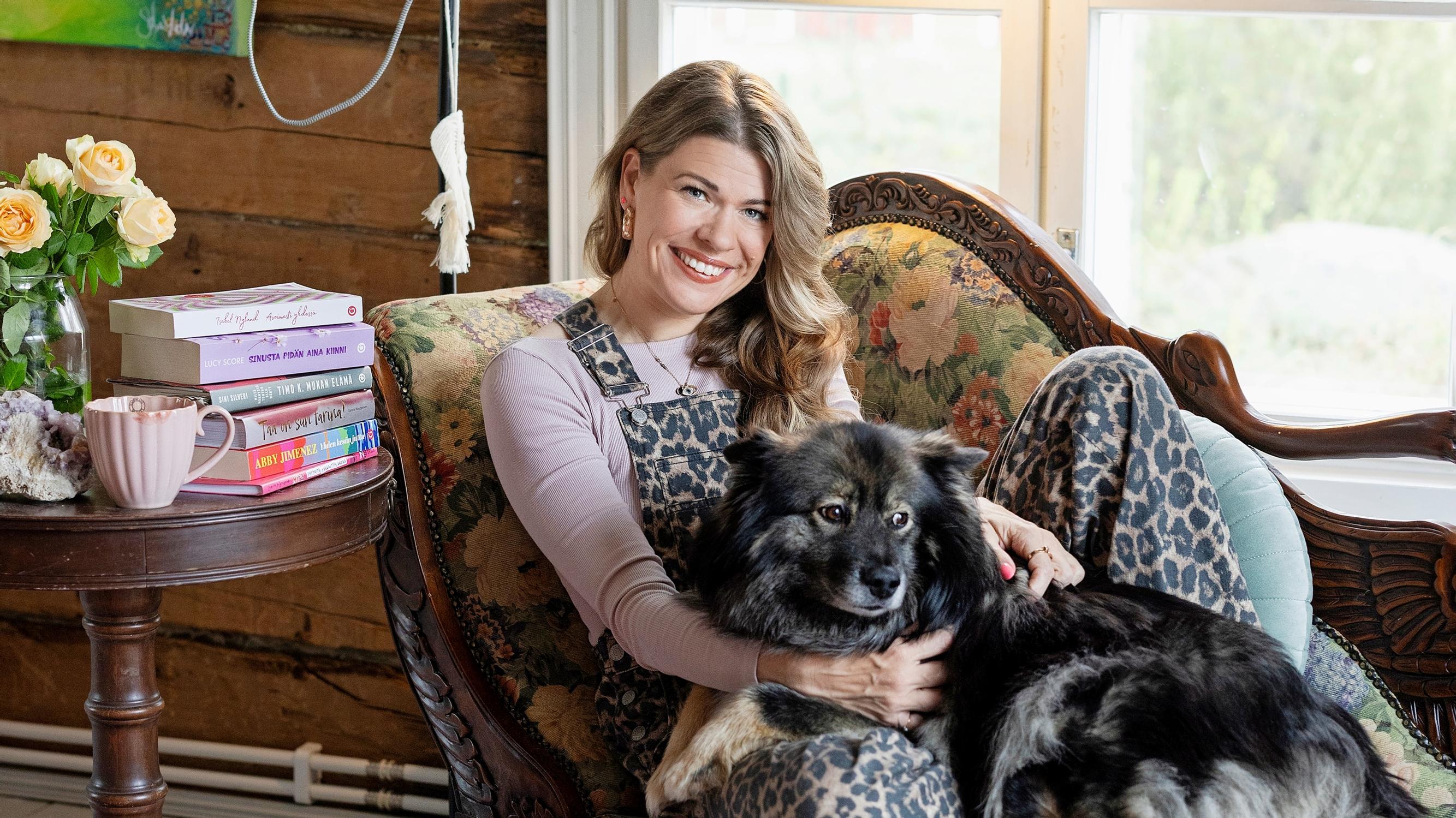 Inari Fernández erosi ja oppi, miten toisen kierroksen parisuhde toimii: ”On ollut hienoa huomata, miten avoimesti miehetkin osaavat puhua tunteistaan ja seksistä”