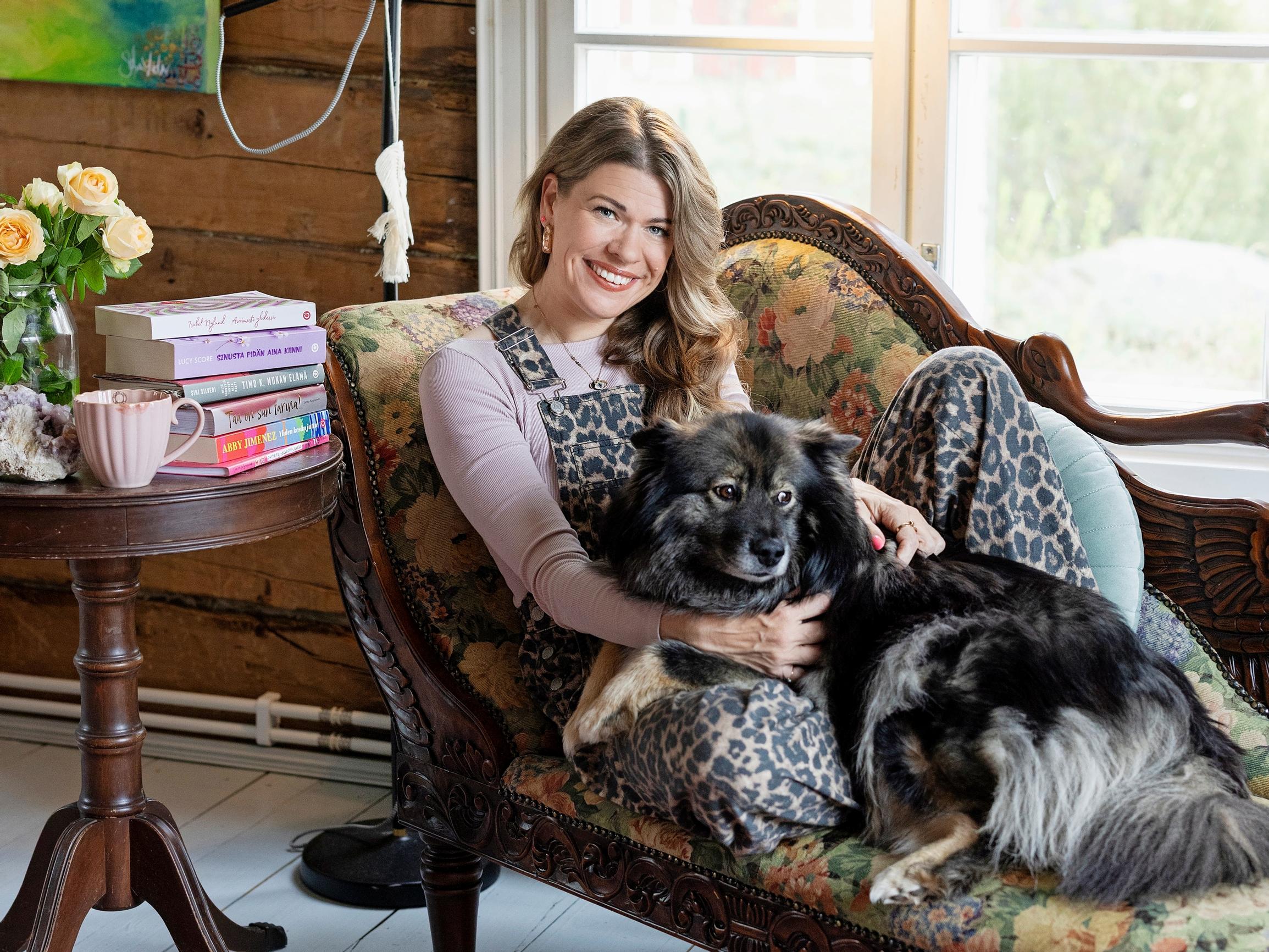 Inari Fernández erosi ja oppi, miten toisen kierroksen parisuhde toimii: ”On ollut hienoa huomata, miten avoimesti miehetkin osaavat puhua tunteistaan ja seksistä”