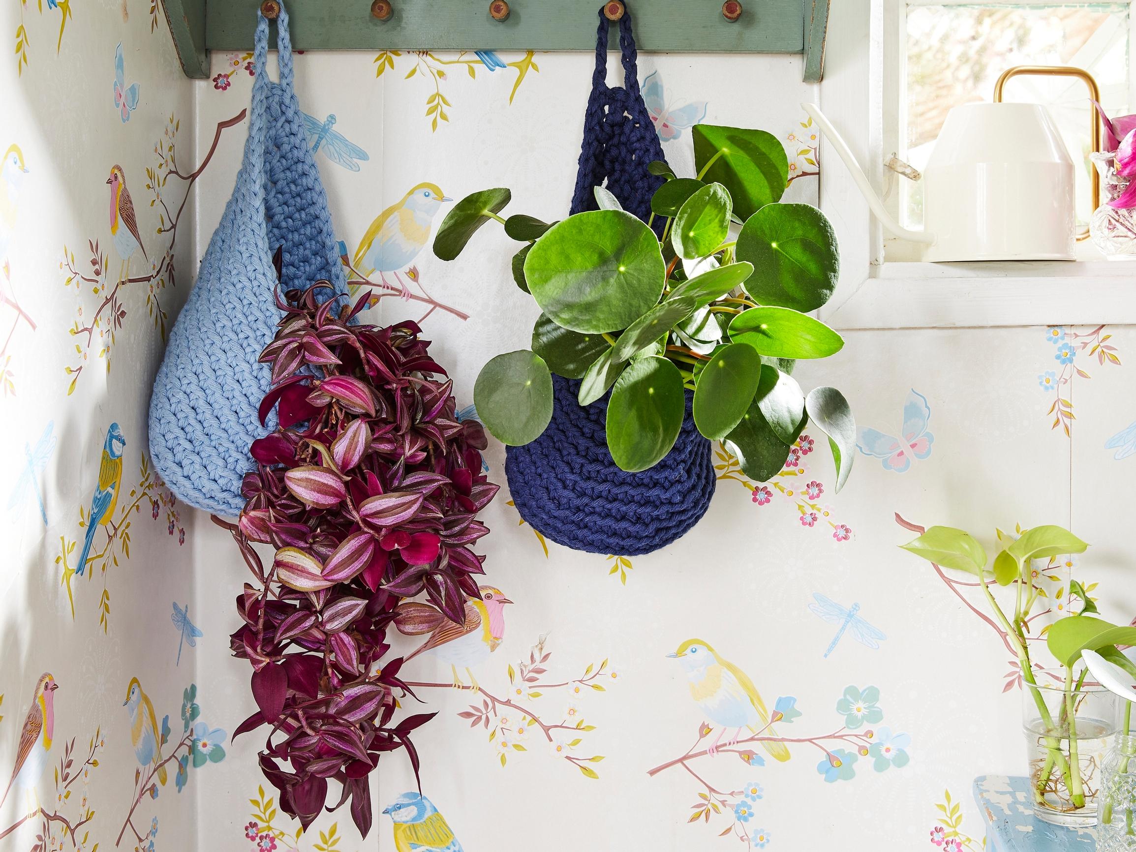 Nosta viherkasvi seinälle! Ripustettava pussukka valmistuu nopeasti virkaten