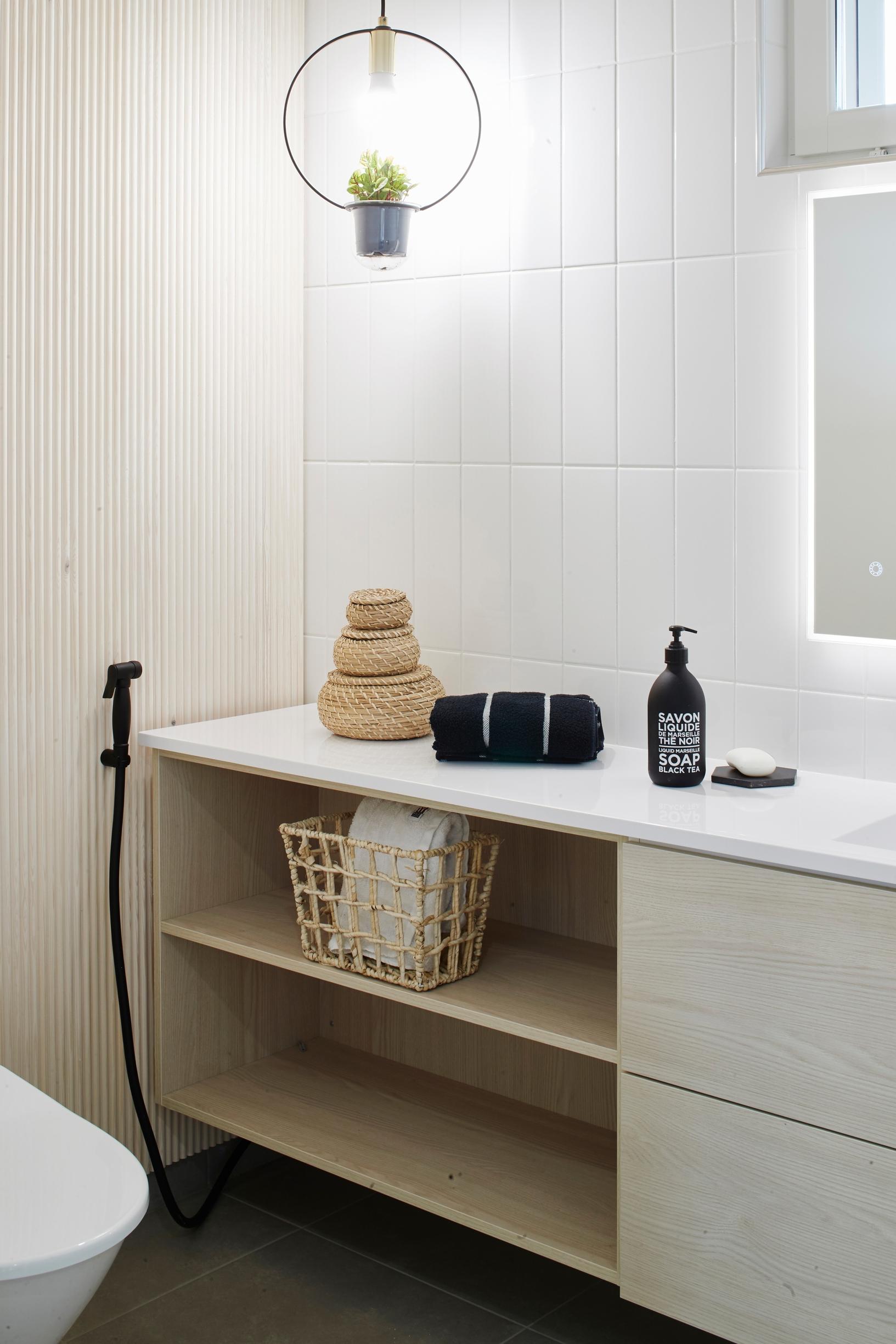 sormipaneeliseinä wc:ssä