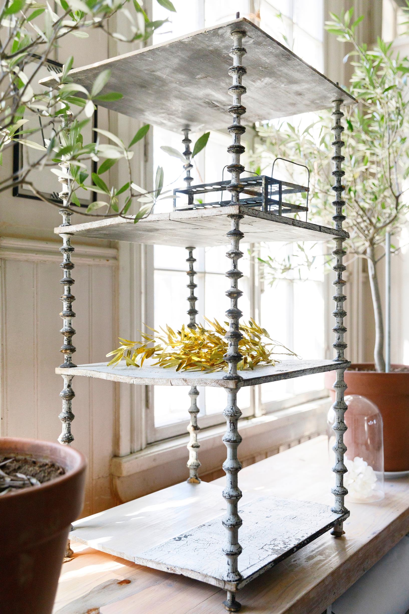 Vanha lankarullahylly.