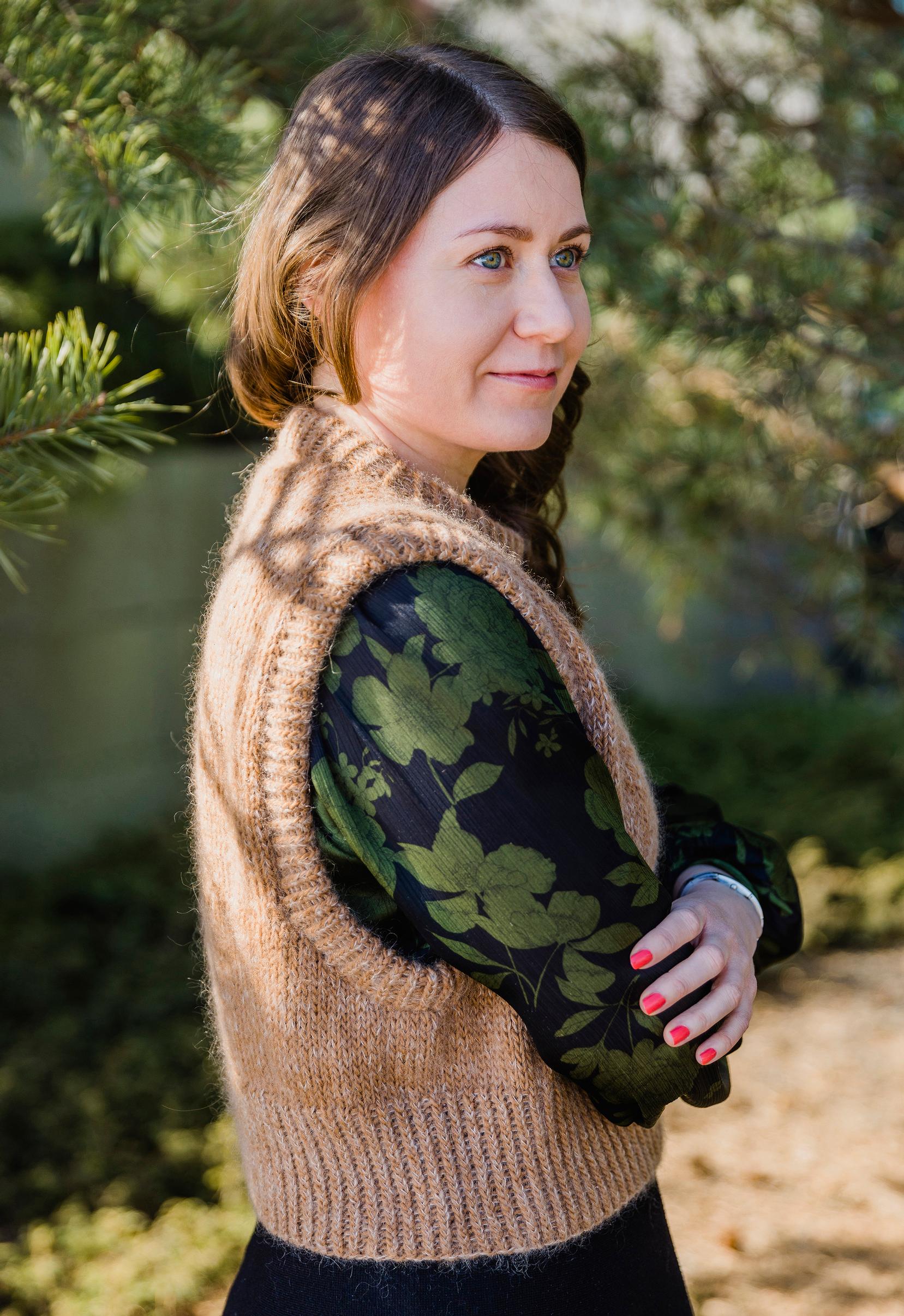 Aava-neuleliivi sivusta