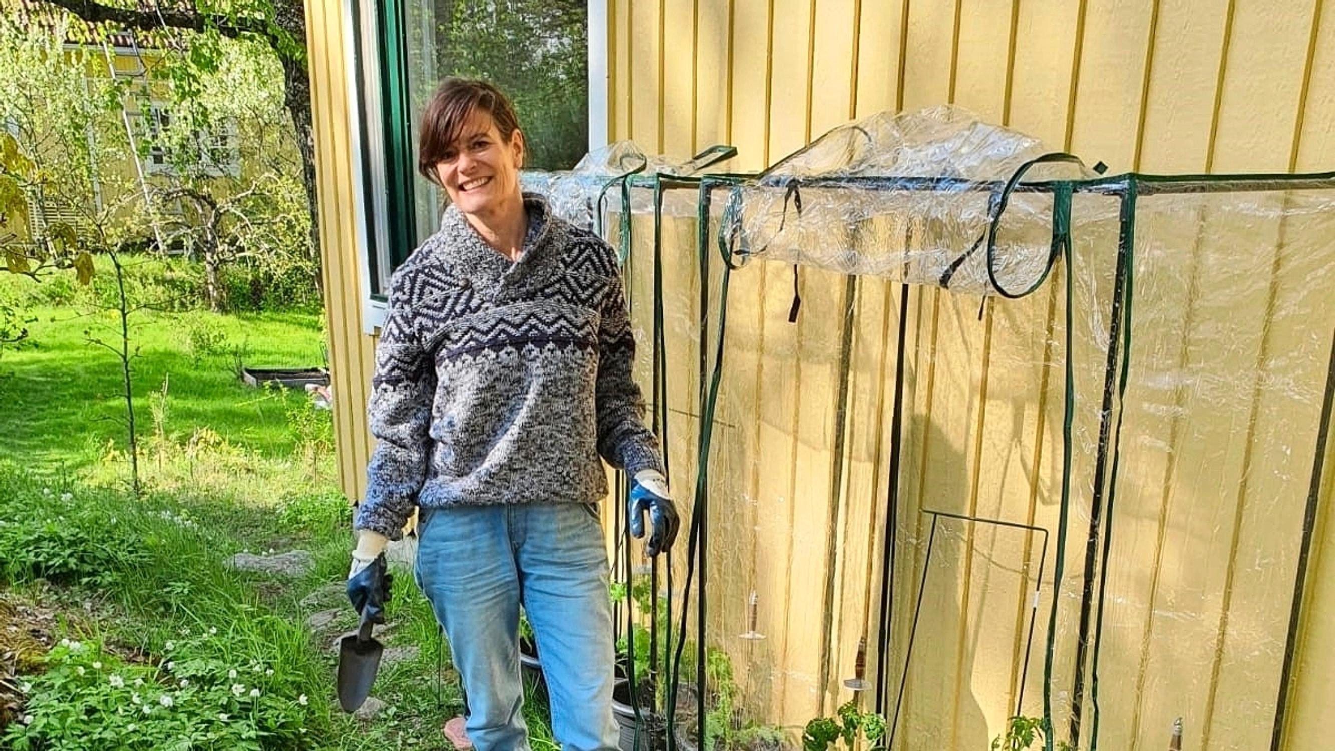 Ensin Hanna Jensen hoiti muistisairasta isäänsä, nyt äitiään: ”Yksikään käynti äidin luona ei ole turha”