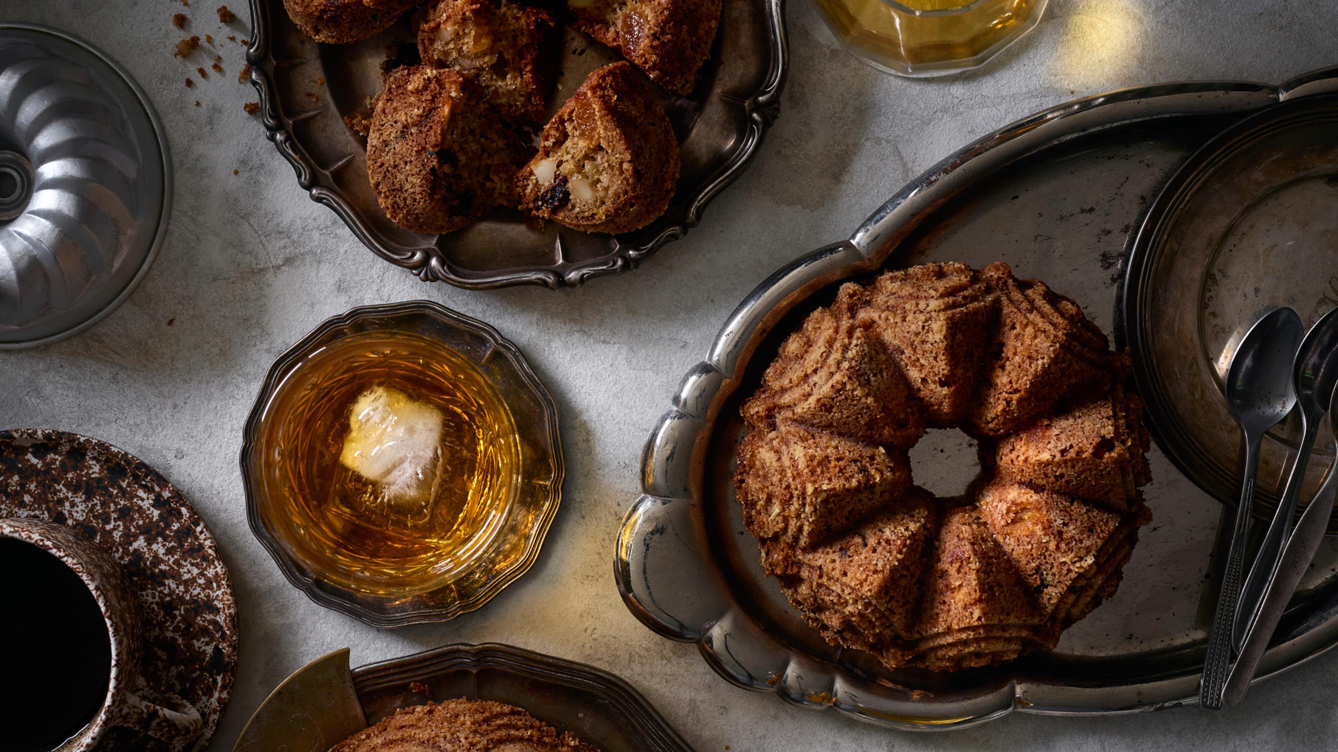 Viski-hedelmäkakku – makuja pursuavaa kakkua riittää pieni pala kerrallaan