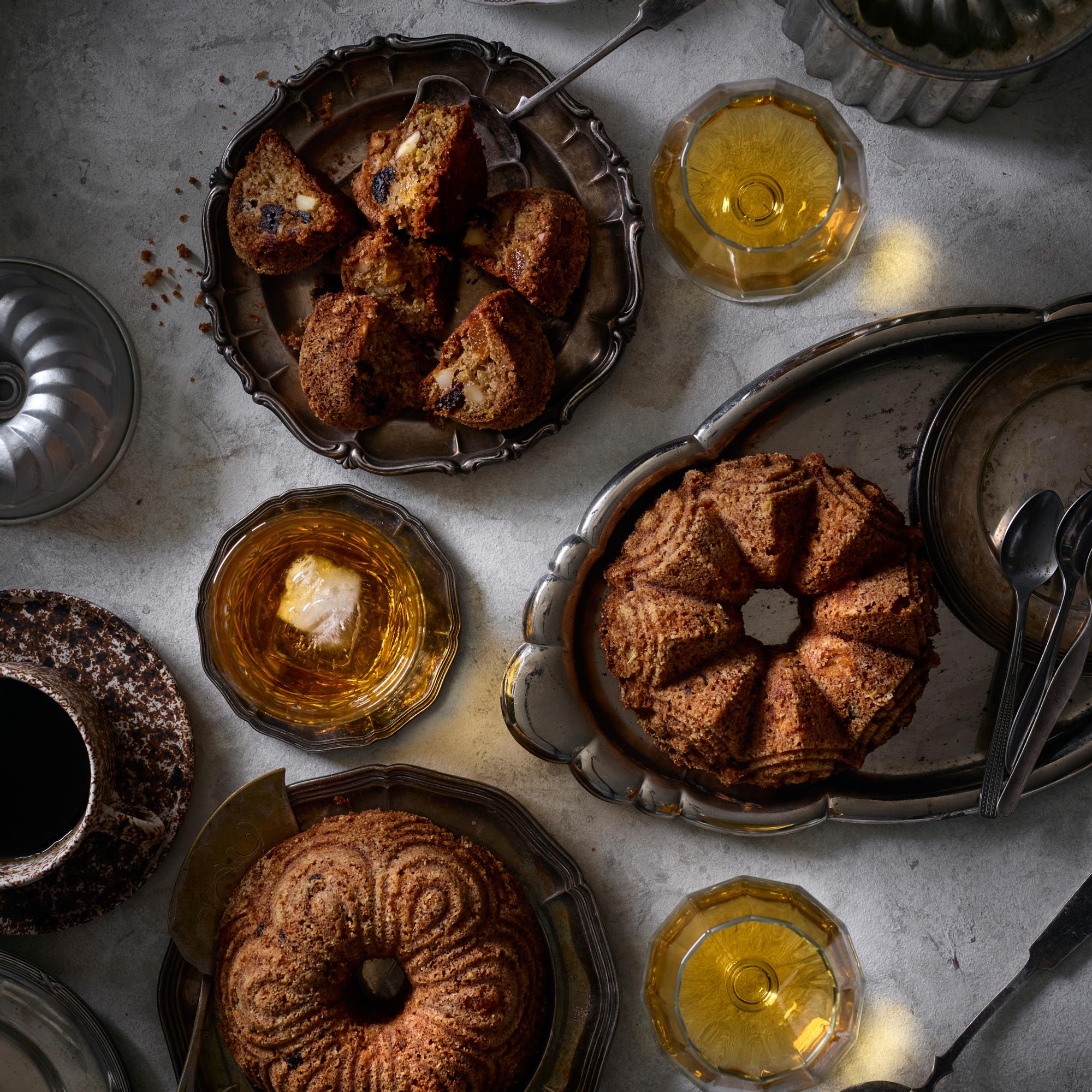 Viski-hedelmäkakku – makuja pursuavaa kakkua riittää pieni pala kerrallaan