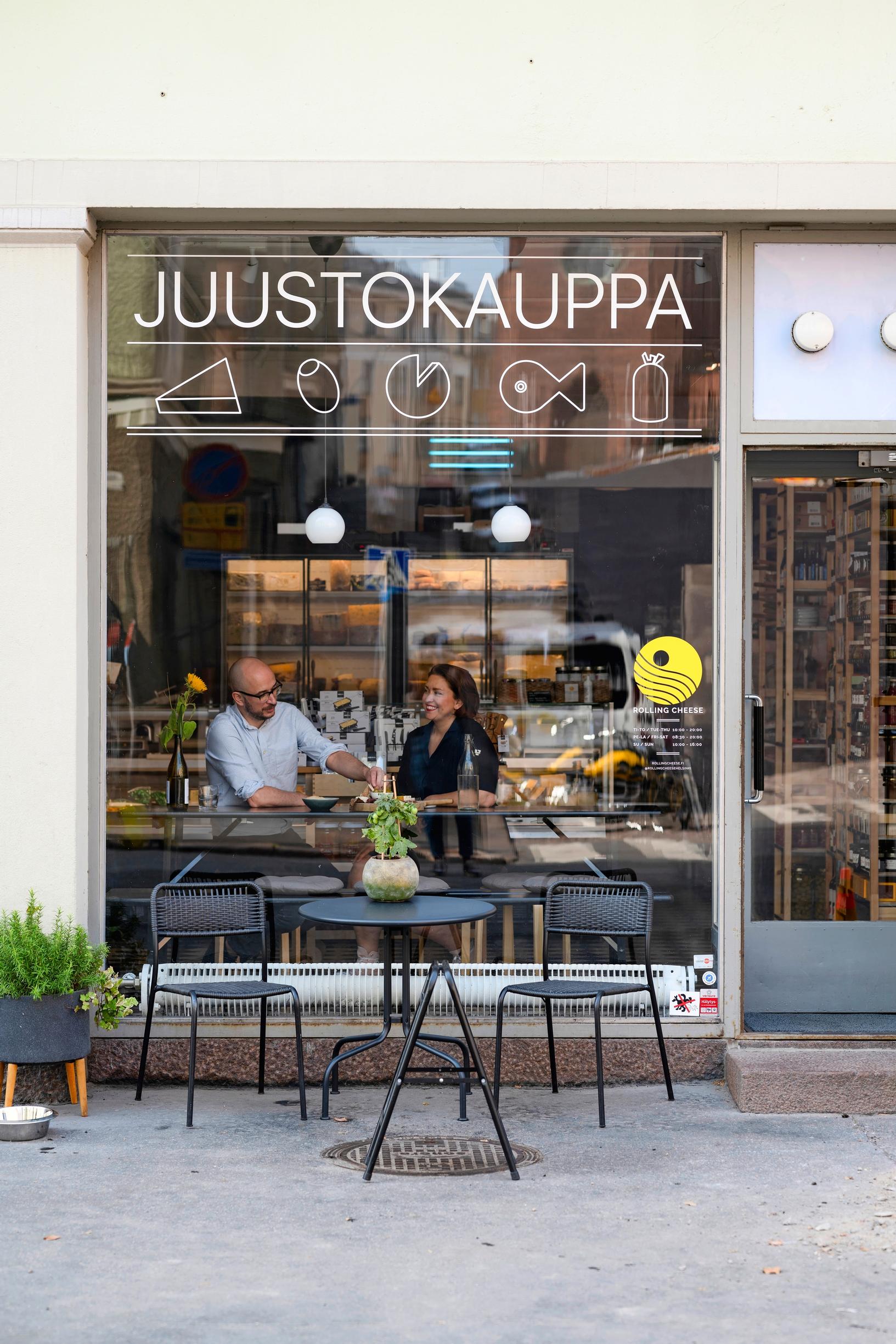 Rolling Cheese -juustokauppa sekä omistajat Nelli ja Peter