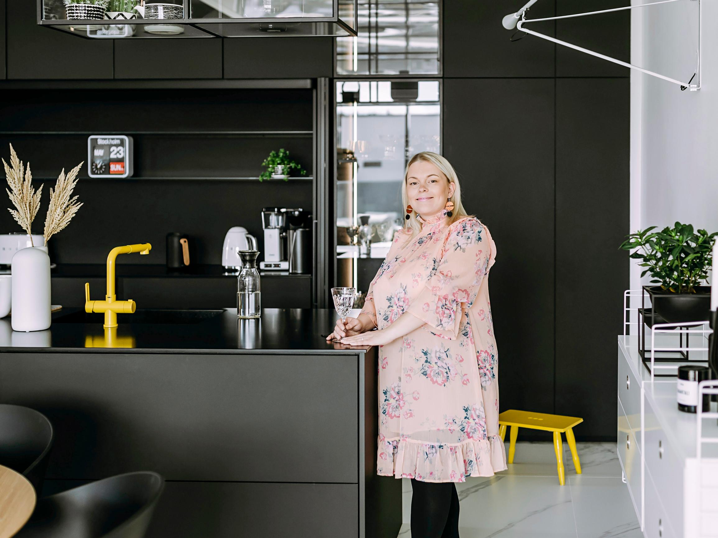 Rouva Pinterest mylläsi talopaketista mieleisen – lapsiperheen kotiin tuli sisäleikkimökki ja pohja, joka elää perheen mukana