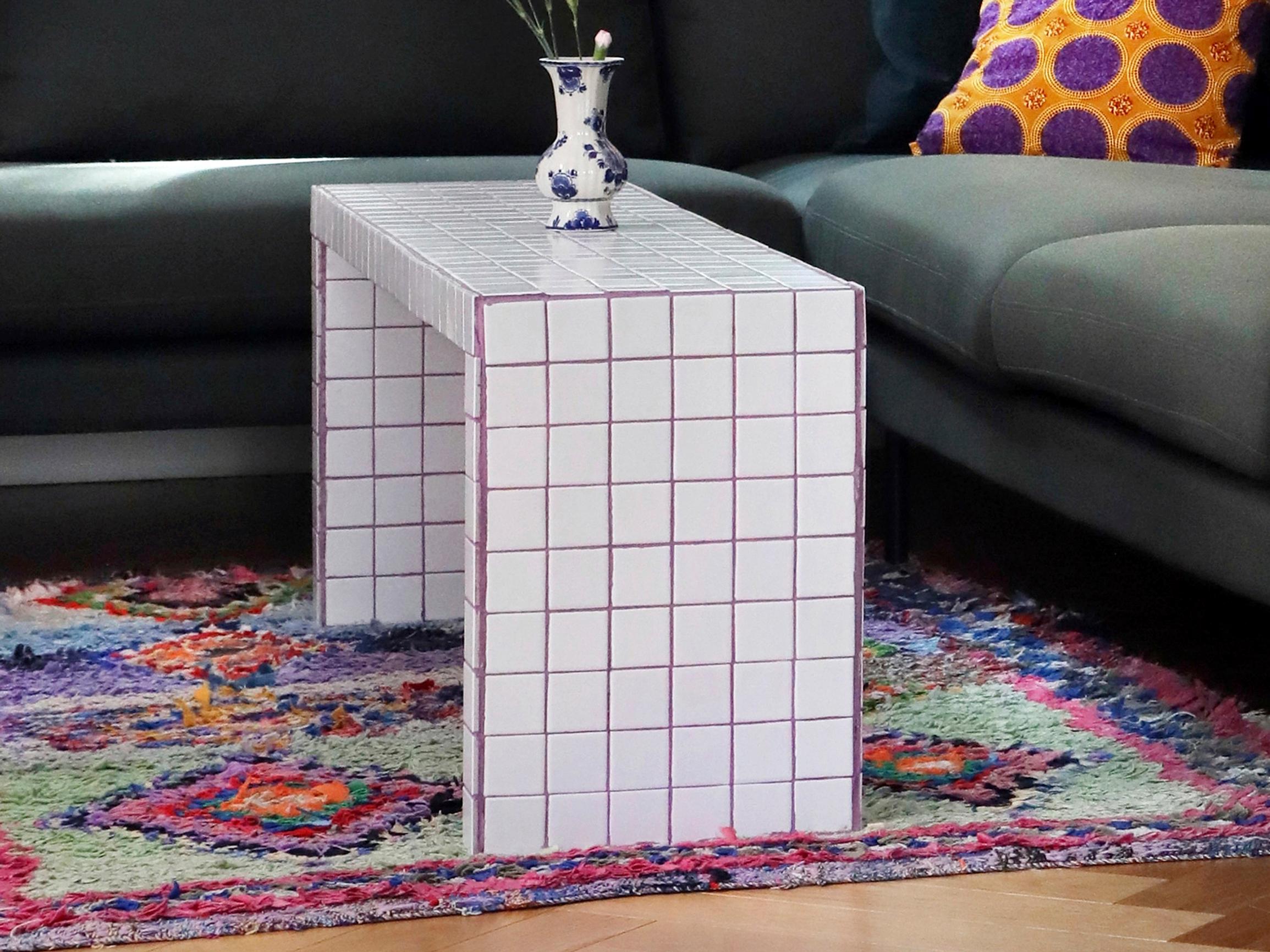 Kaakelipöytä on kodin hauskin kaluste, joka valmistuu helposti omin käsin – näin teet uniikin laattapintaisen pöydän itse