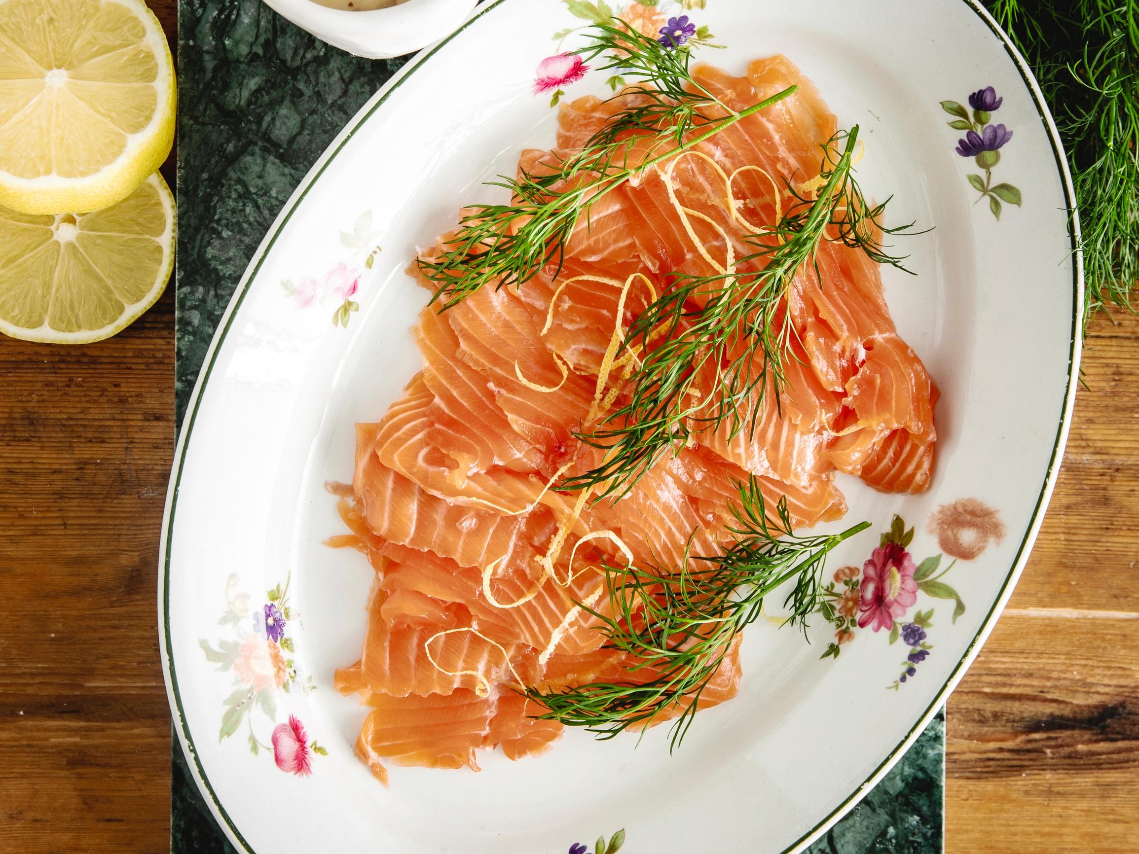 Sitruunainen graavilohi – raikas ja maukas lisä juhlien kalatarjoiluihin