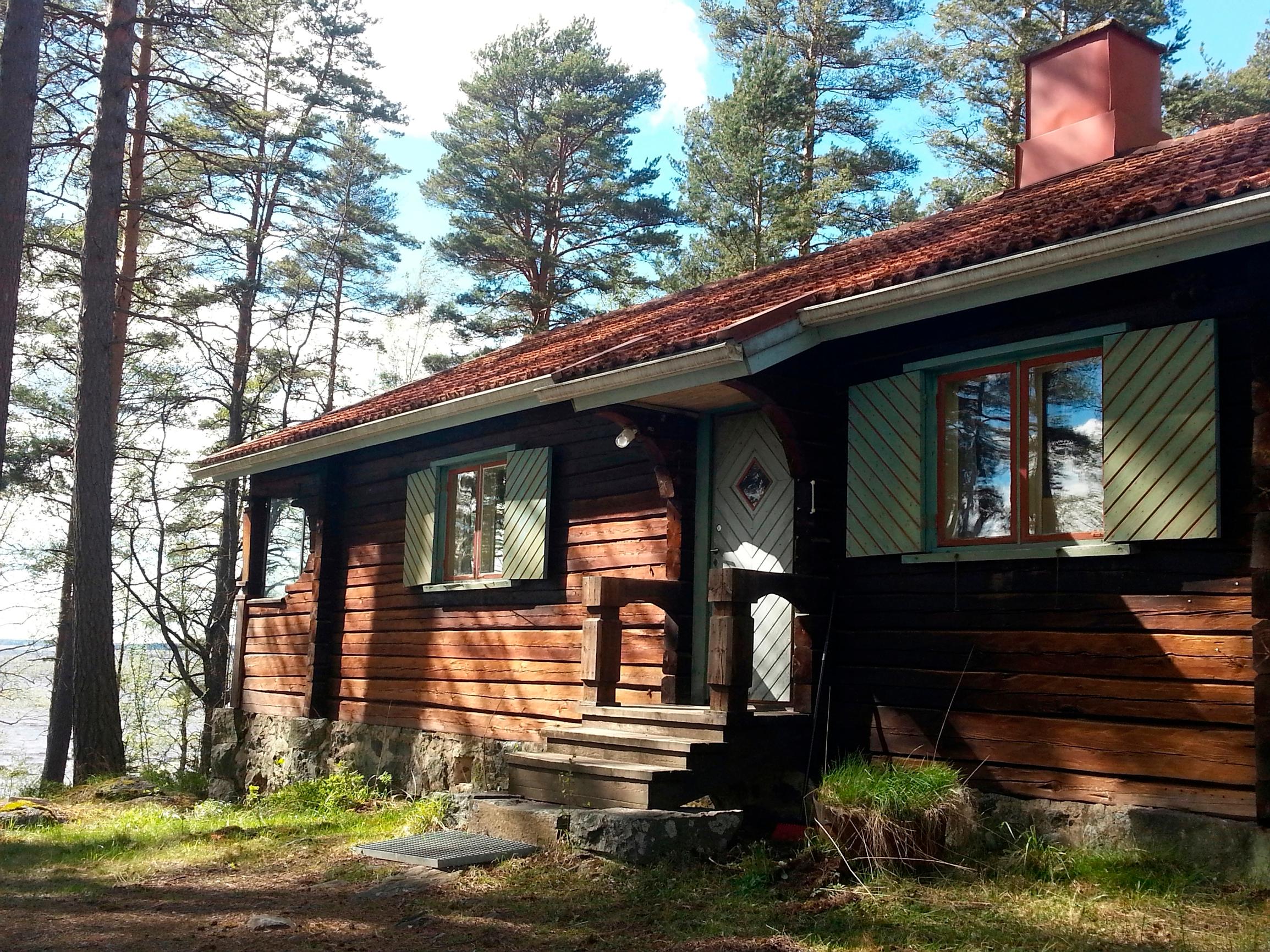 Johanna Oraksen mökki ulkoa
