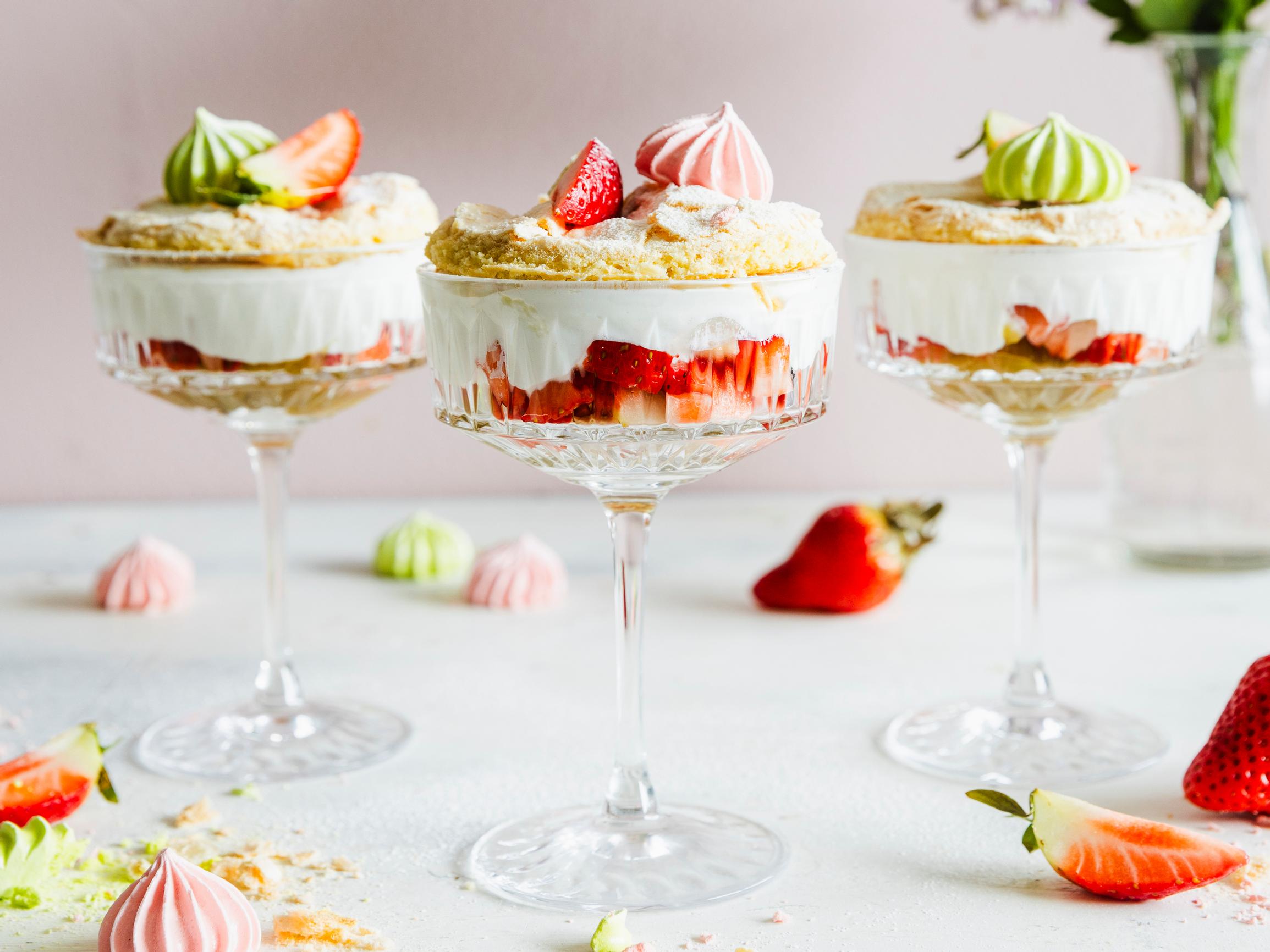 Anni Paakkunaisen britakakut lasissa − tarjoa kakkuklassikko erilaisella ja tyylikkäällä tavalla