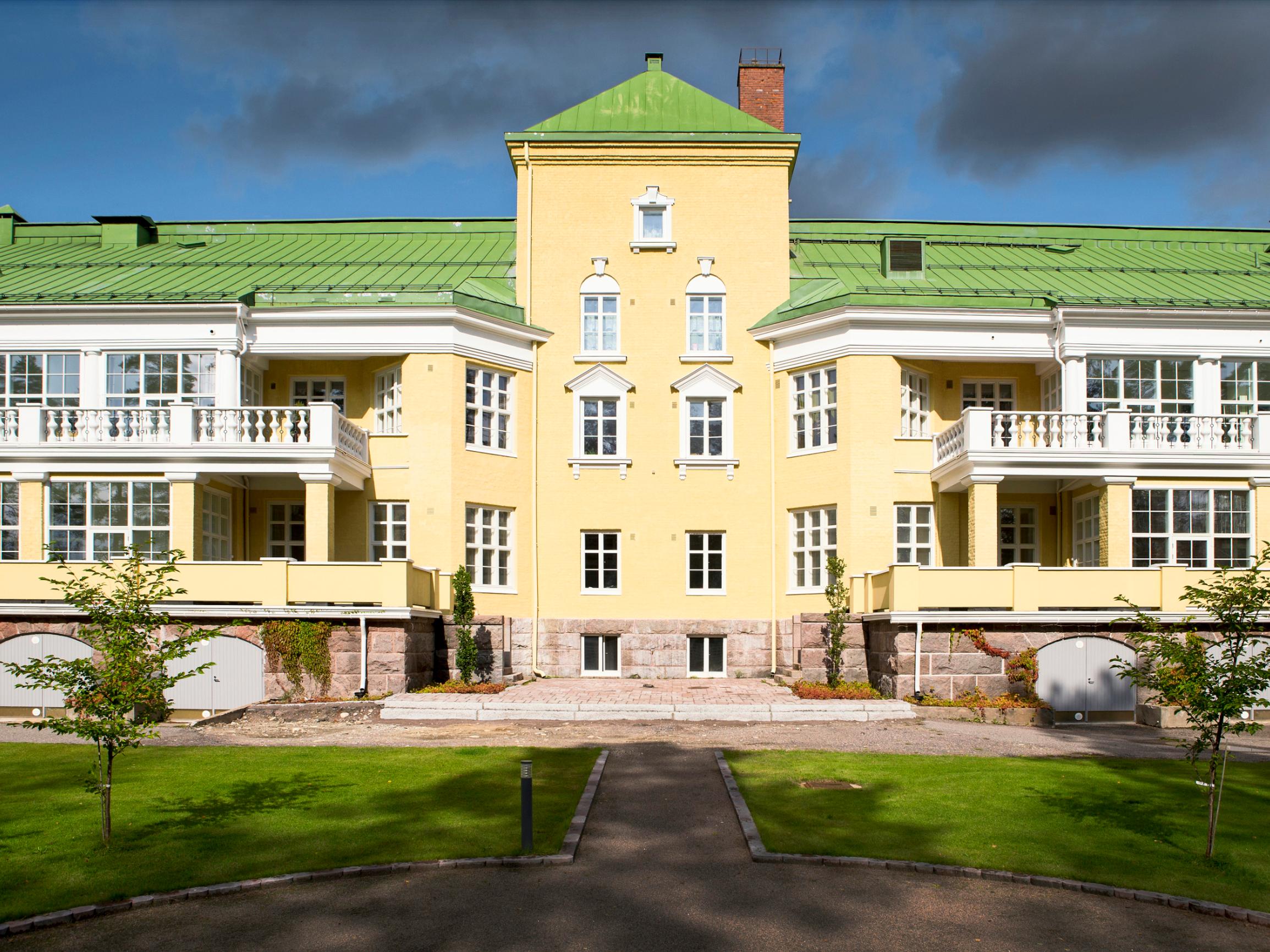 Kotina linna! Lapsuudenystävät antoivat uuden elämän vanhalle tuberkuloosiparantolalle 7 vuoden jättirempassa: ”Hullu ajatushan se oli”