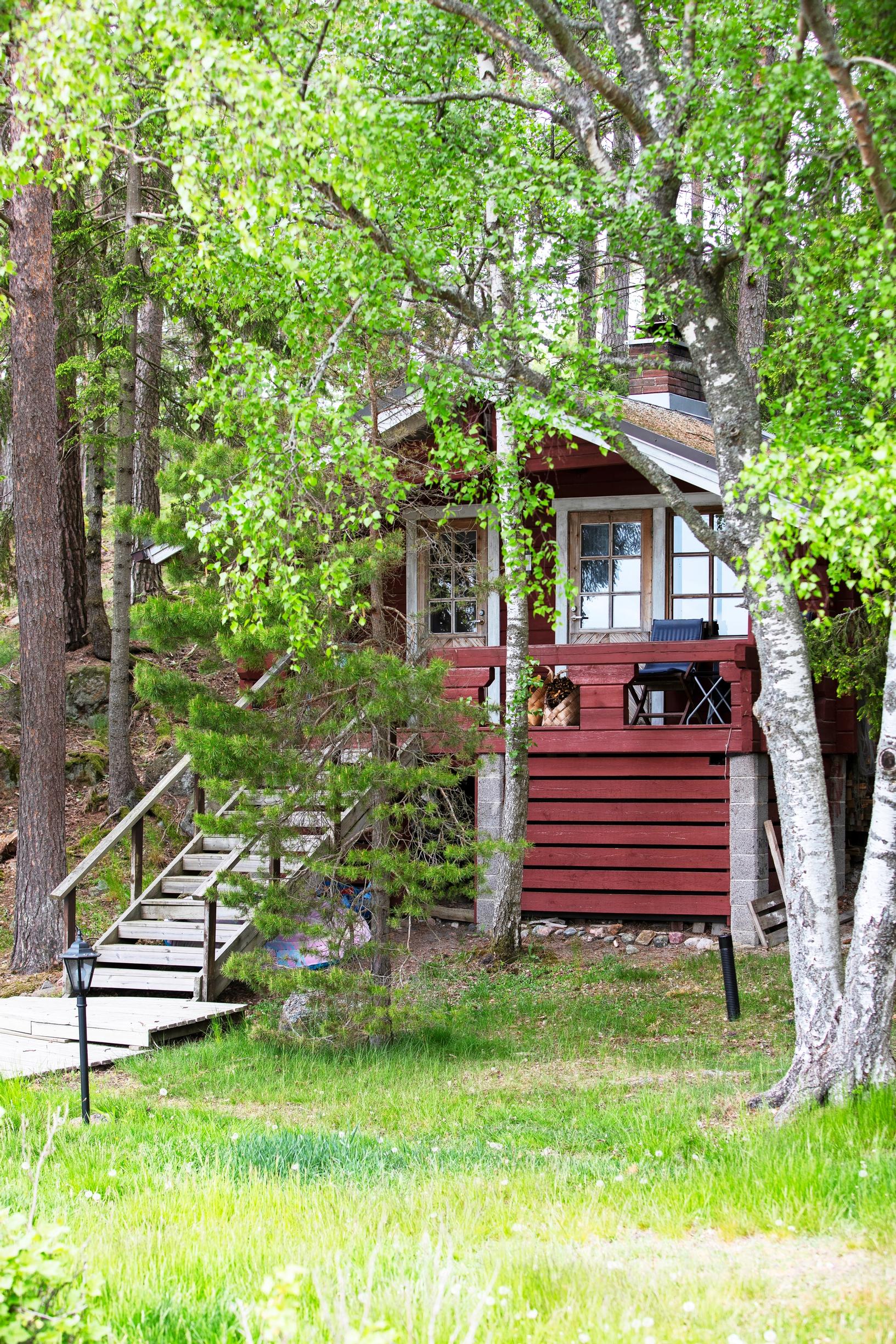 Kape Aihisen suvun 80-luvun hirsimökki