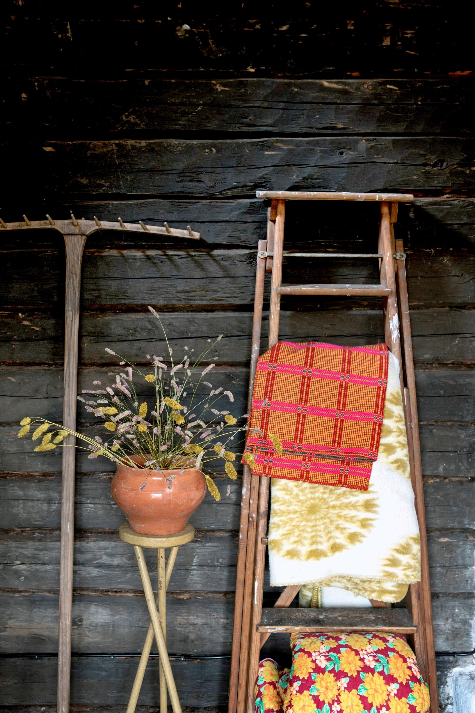 Tekstiilejä tikapuilla