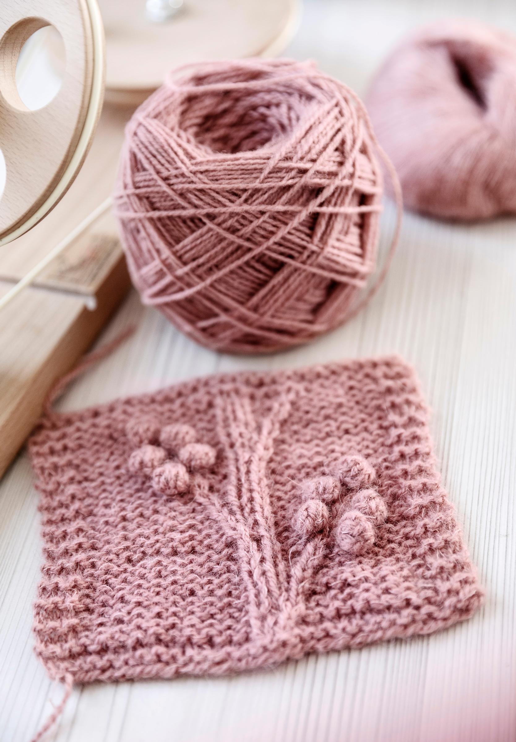 Anjuknitsin Marja-kaarrokeneuleen mallitilkku
