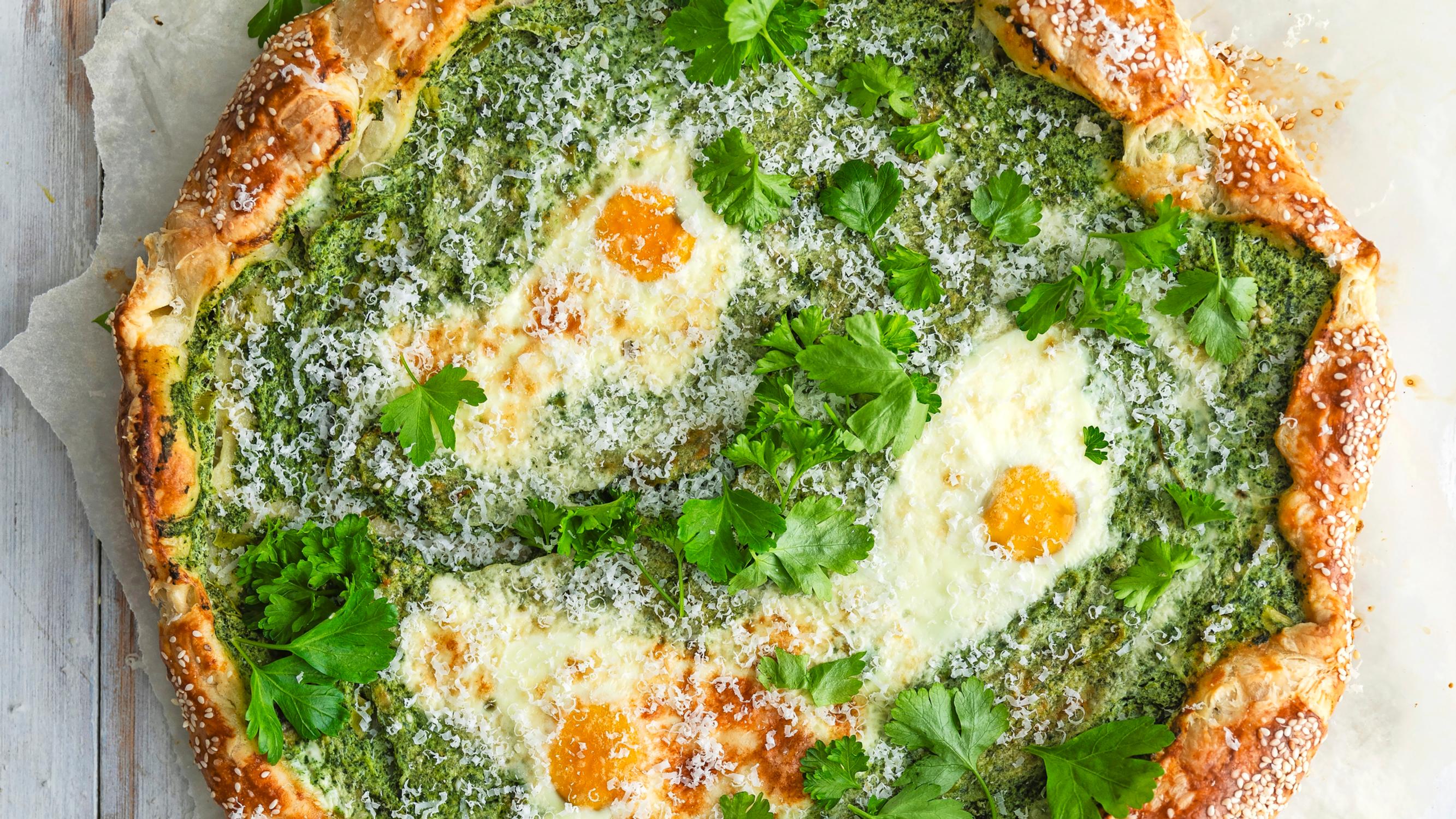 Italialainen pääsiäispiirakka on Anni Paakkunaisen versio torta pasqualinasta − ihanaa vihreyttä jokaisella suupalalla