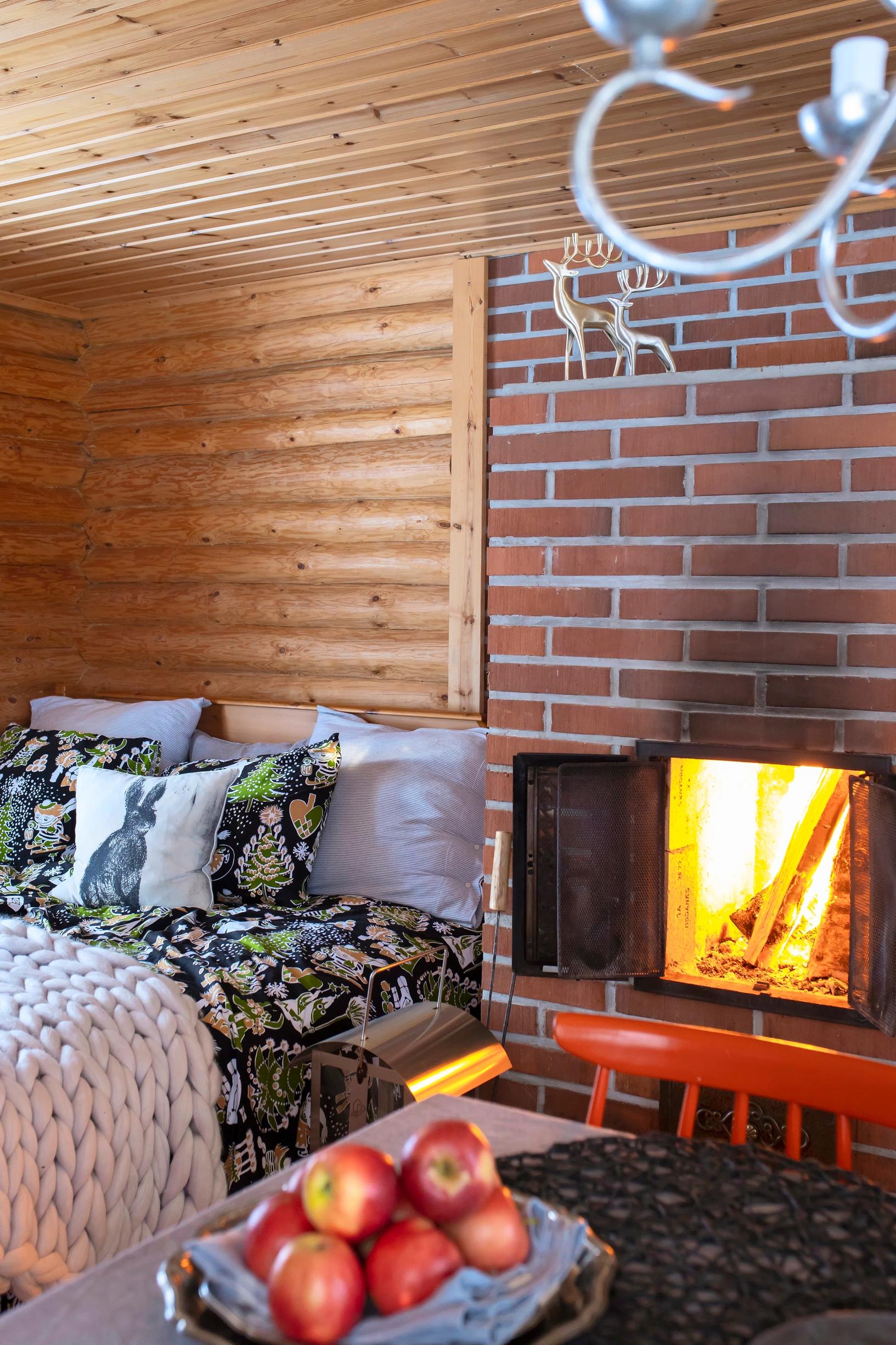 Mökin tupa on avointa tilaa