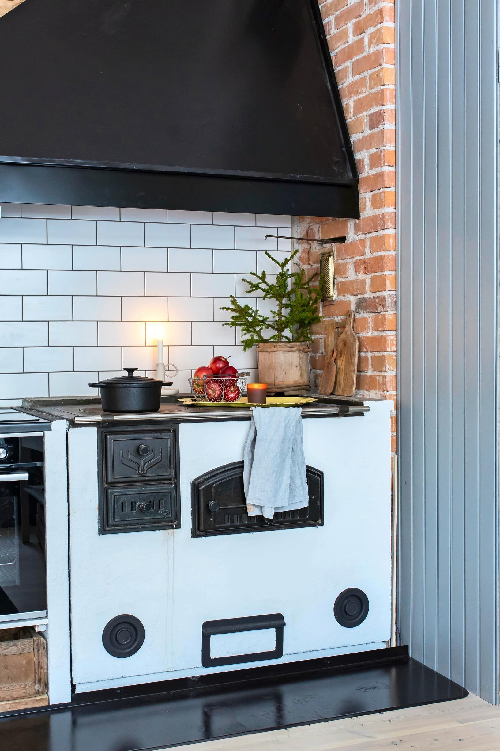 Puuliesi vanhassa pappilassa