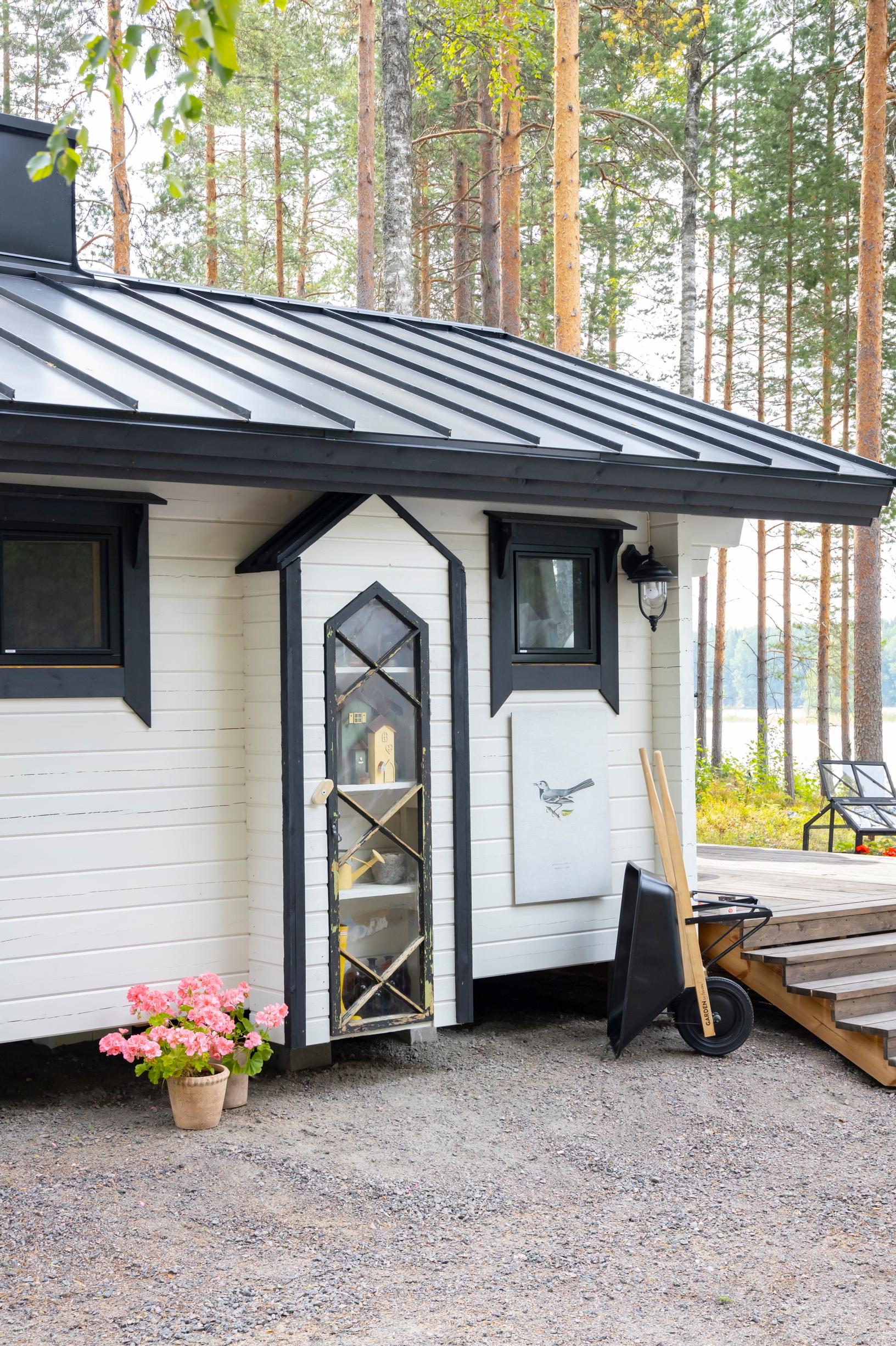 Ulkoseinään rakennettu kaappi