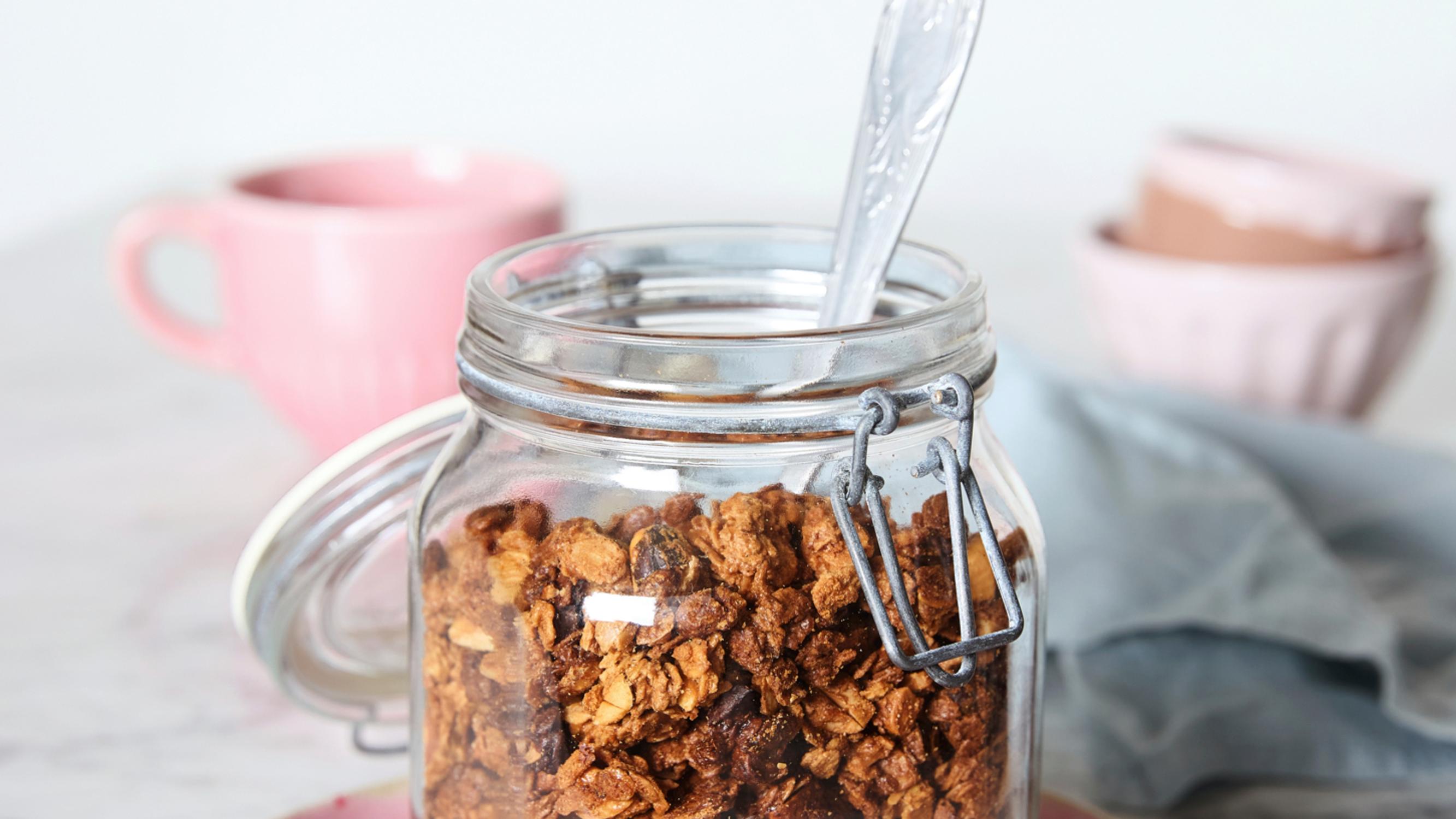 Tahinigranola – rapea ja makea granola saa hienostuneen maun tahinista