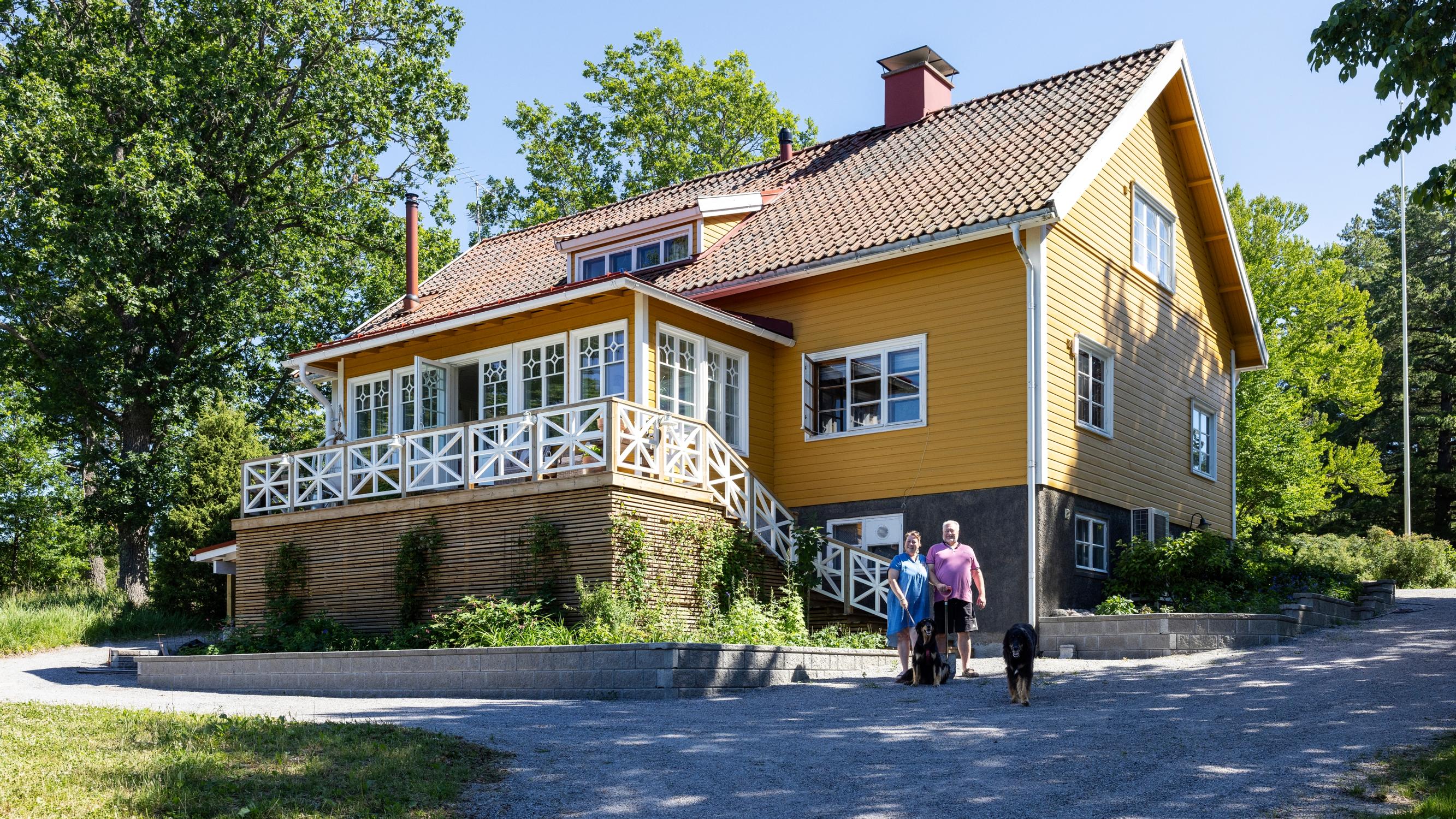 Merenrantatalo vei jalat alta – Heidi ja Markku myivät kaiken entisen ja houkuttelivat Heidin äidinkin mukaansa maalle